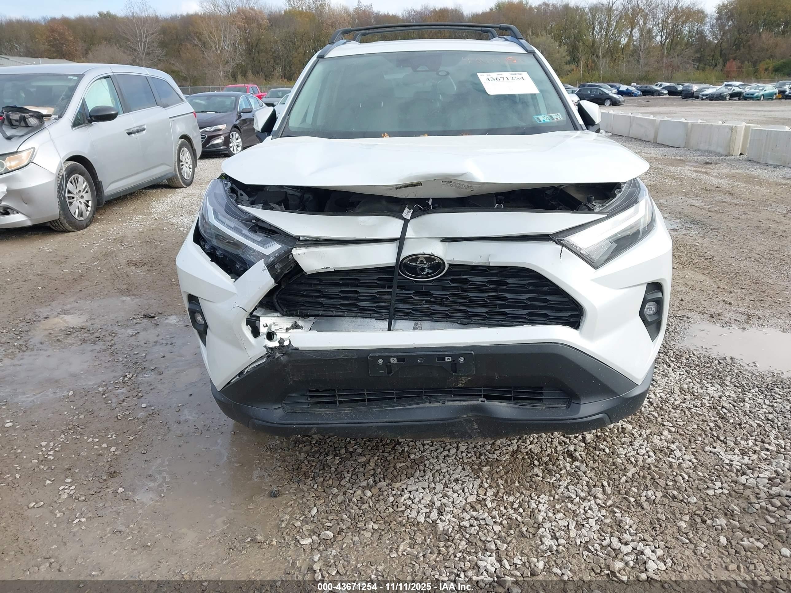 TOYOTA RAV4 image 6