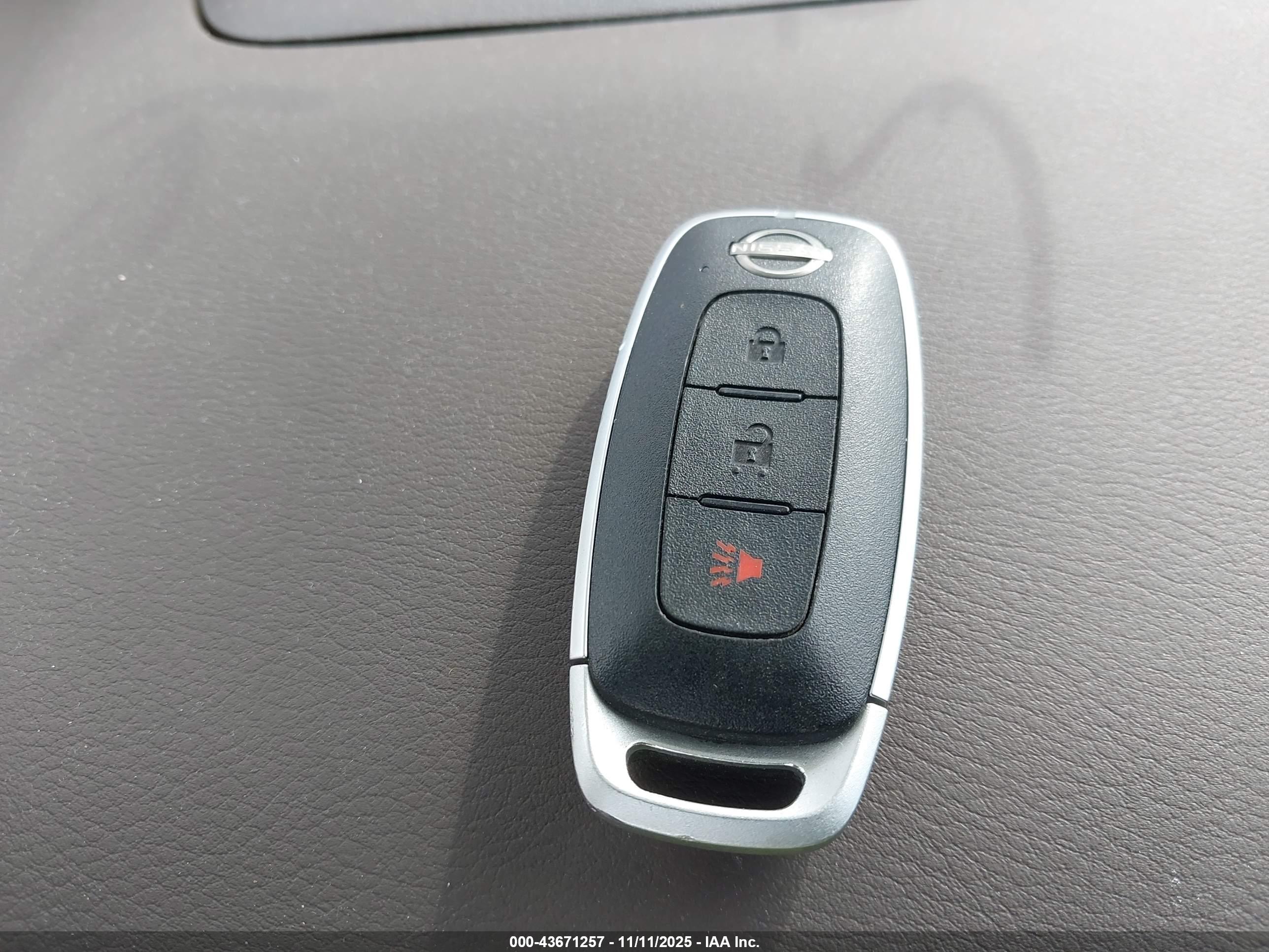 NISSAN ROGUE image 11