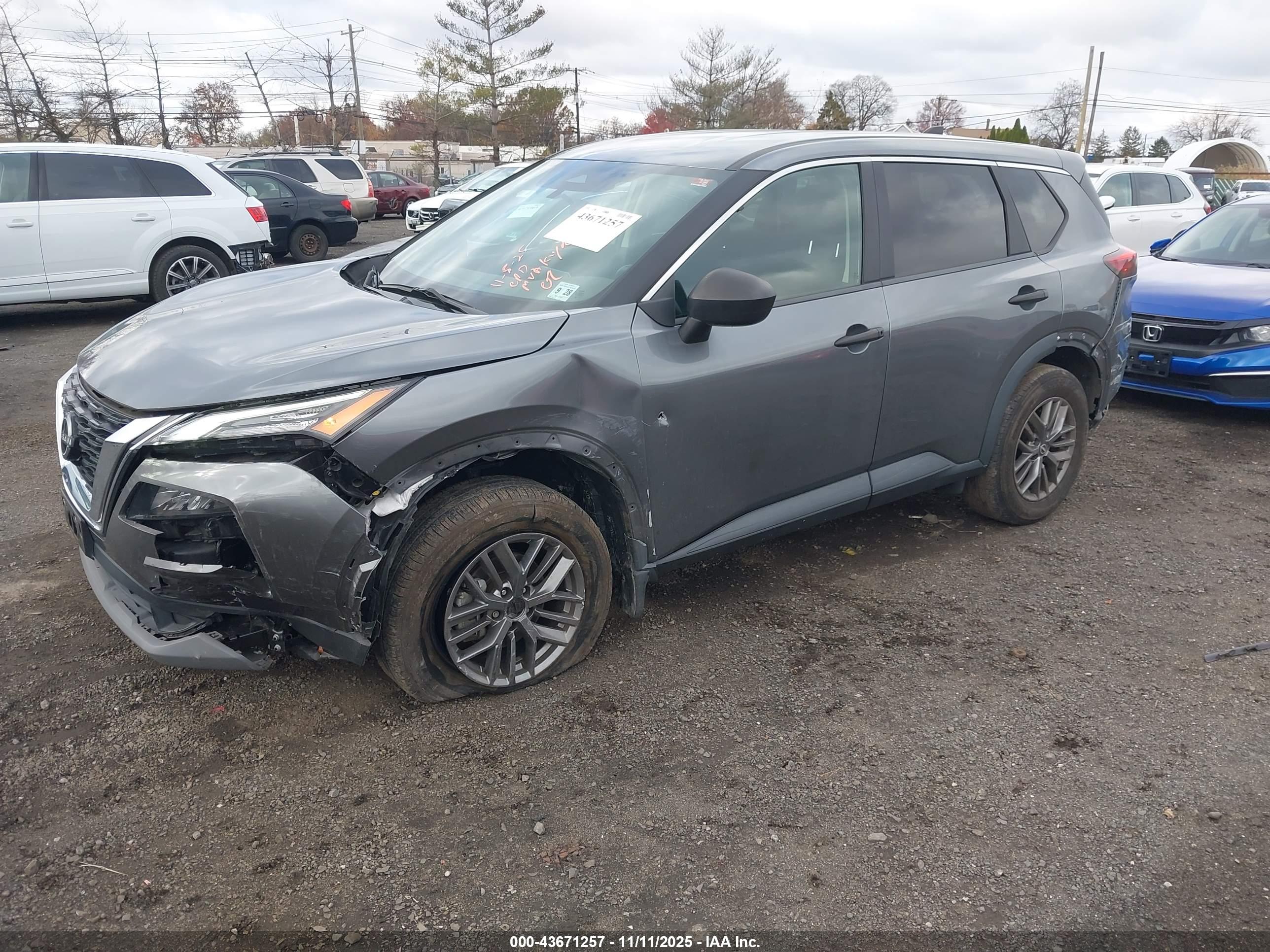 NISSAN ROGUE image 2