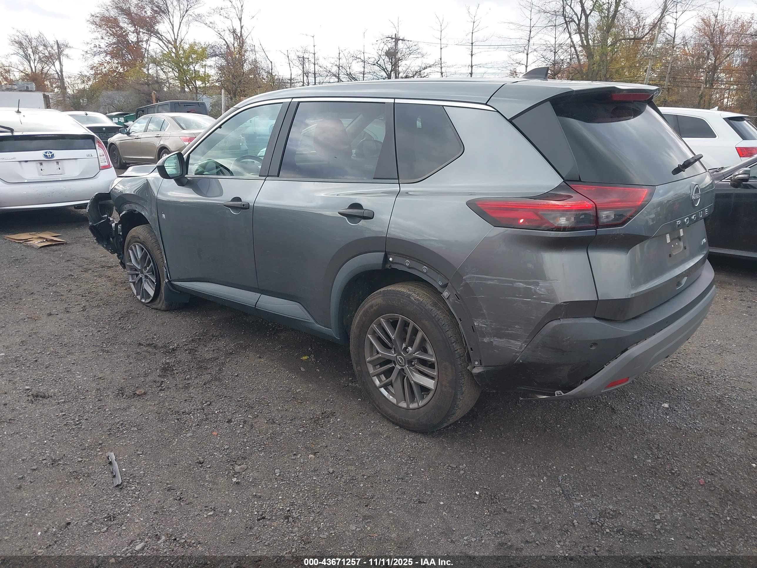 NISSAN ROGUE image 3