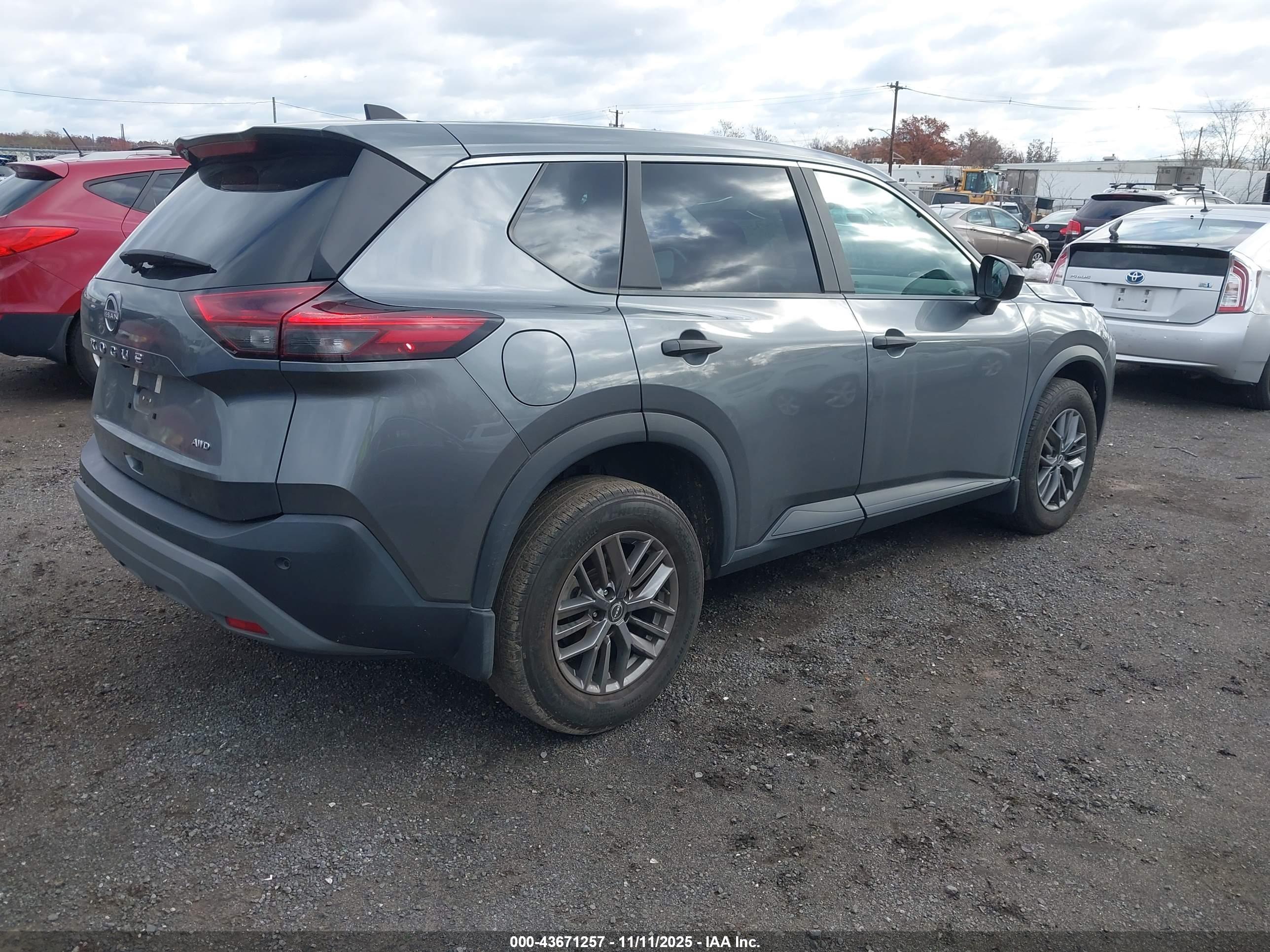 NISSAN ROGUE image 4