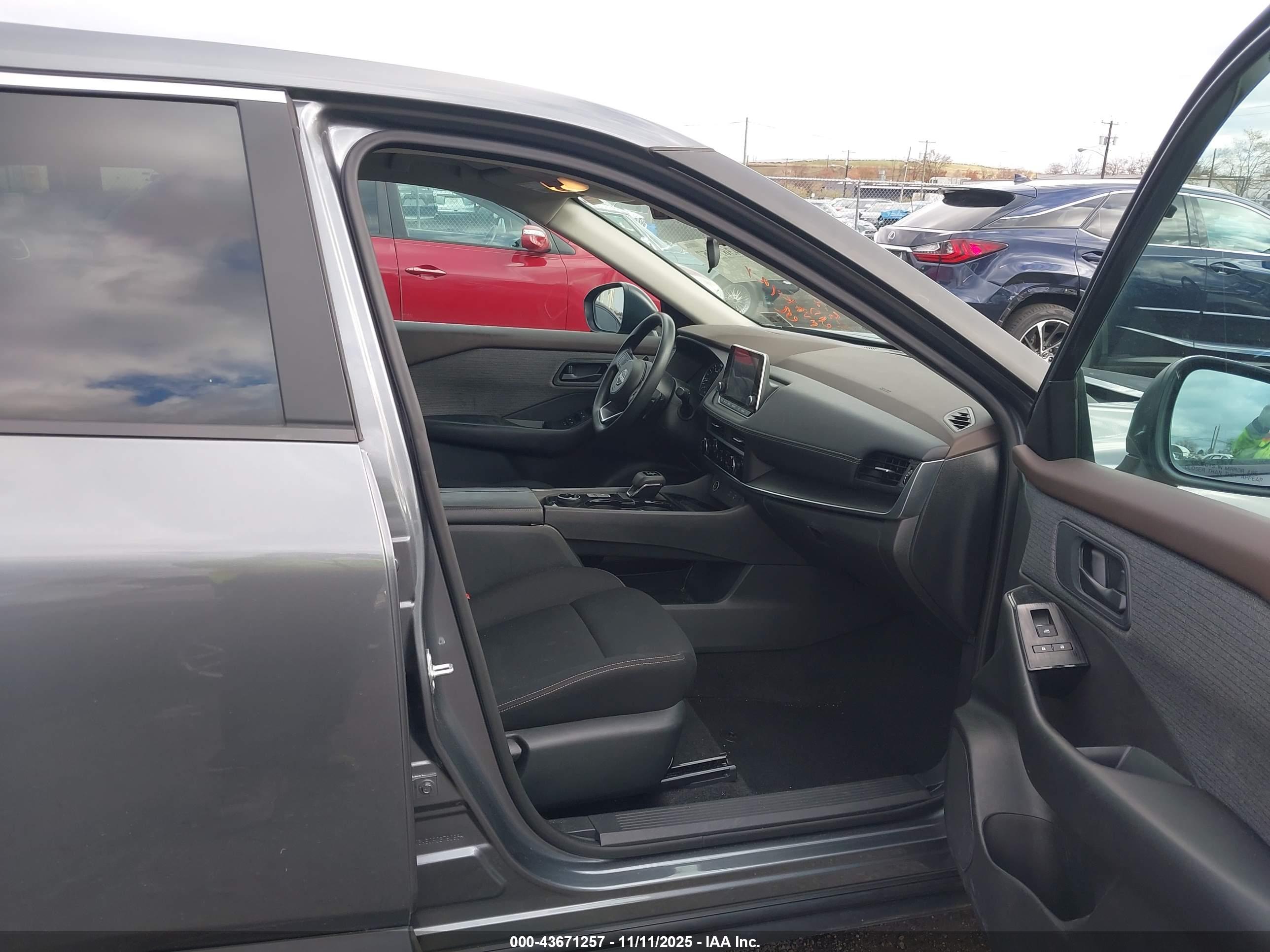 NISSAN ROGUE image 5