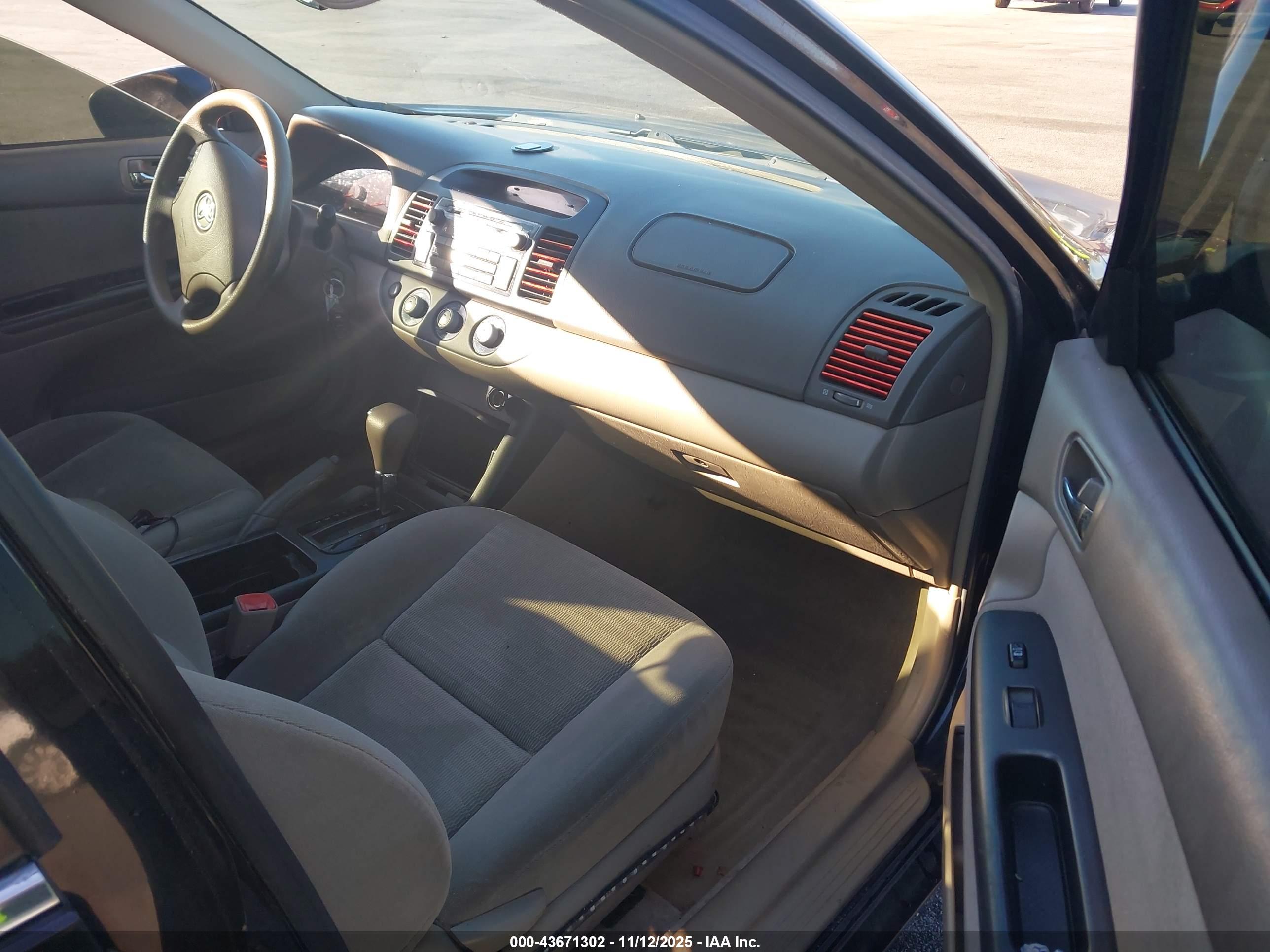 TOYOTA CAMRY image 5