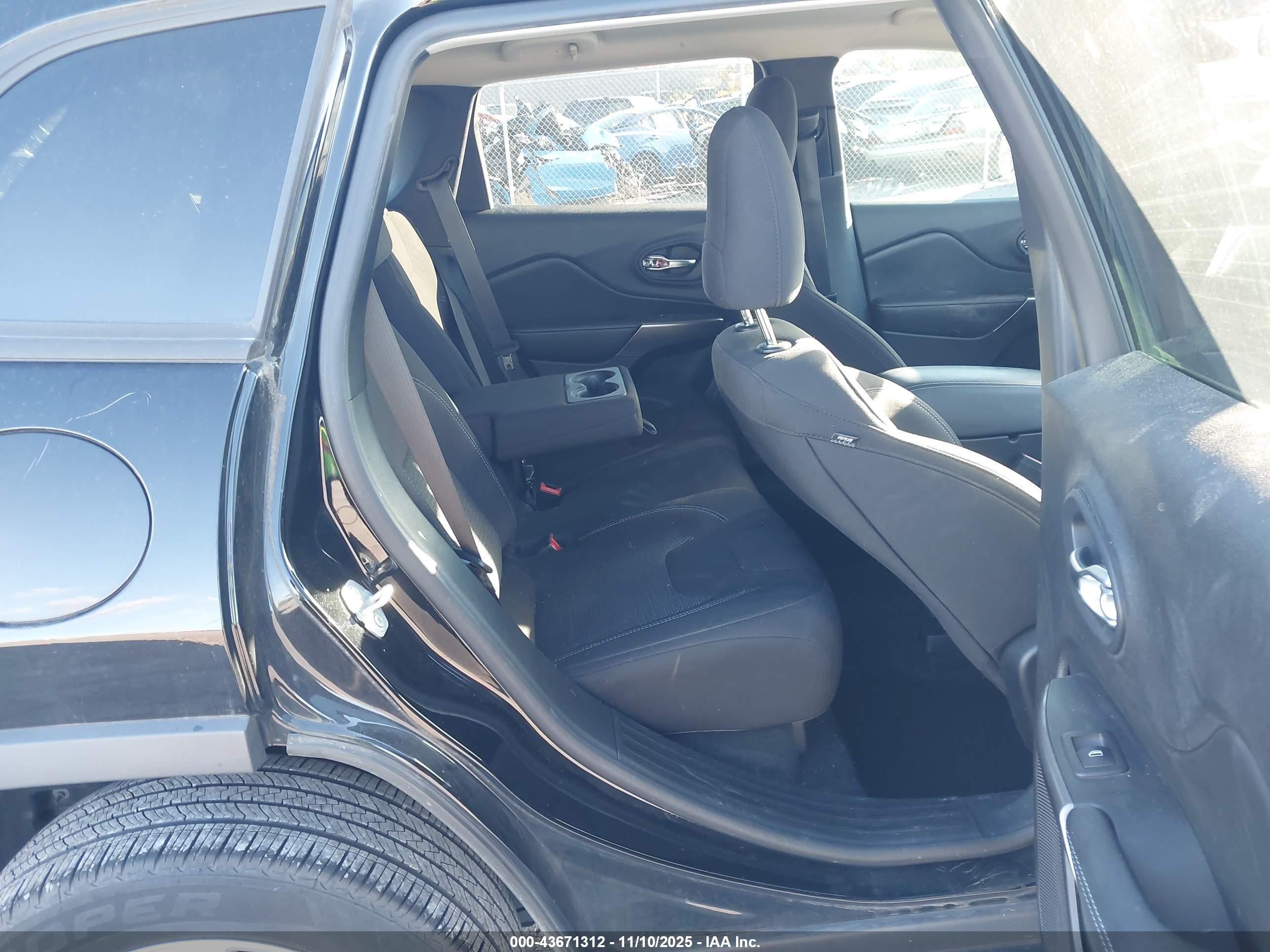 JEEP CHEROKEE image 8