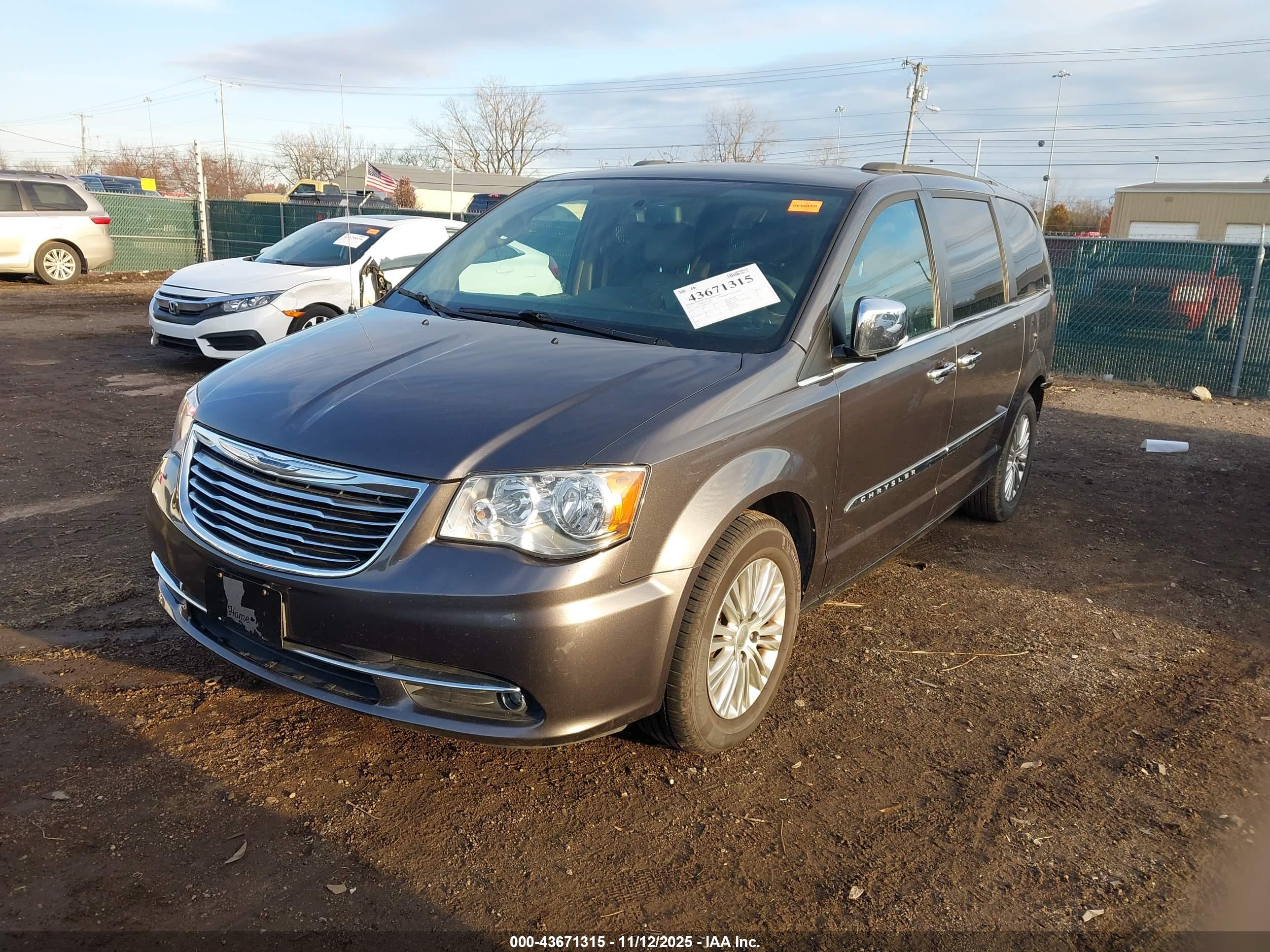CHRYSLER TOWN image 2