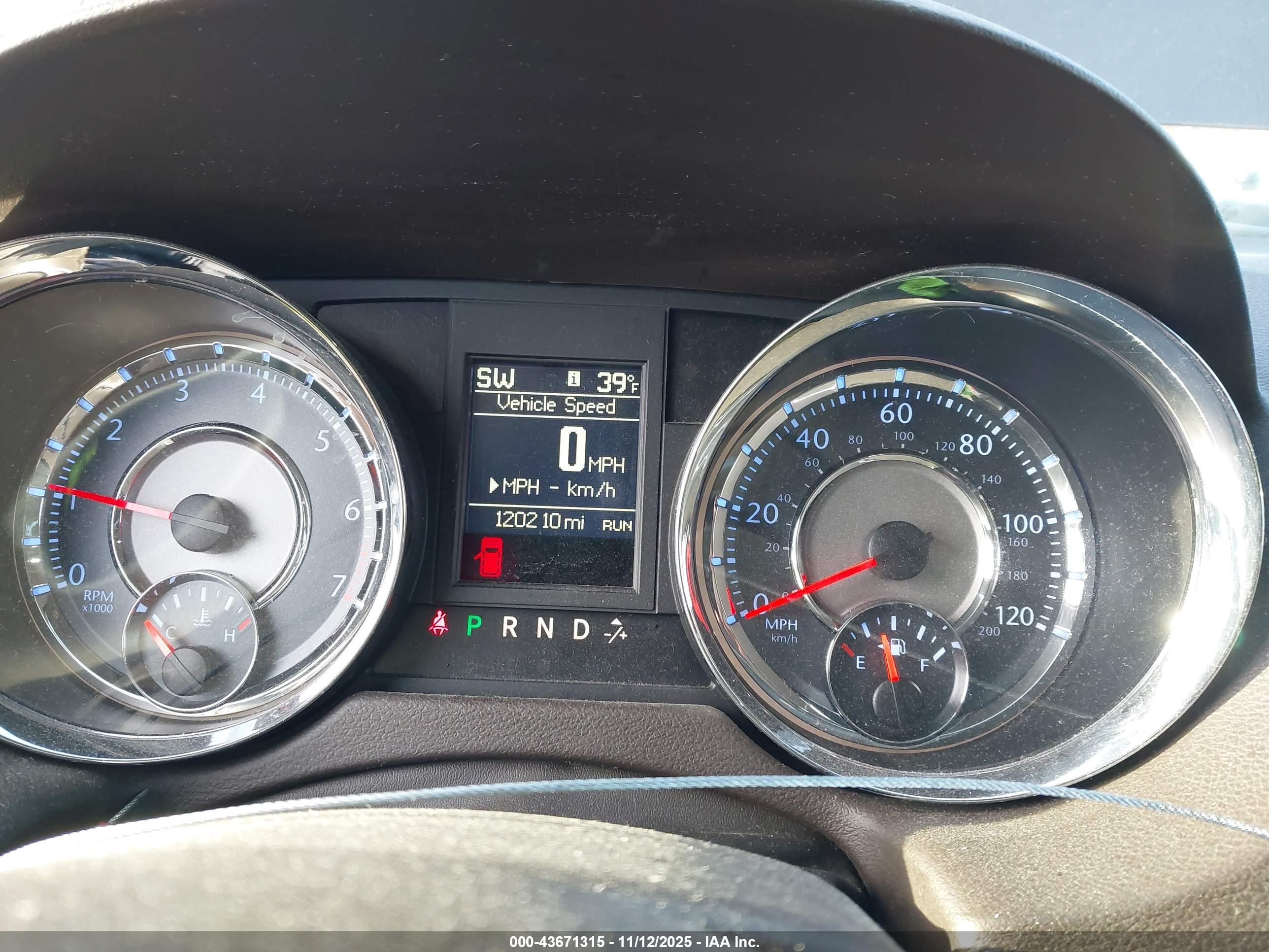 CHRYSLER TOWN image 7