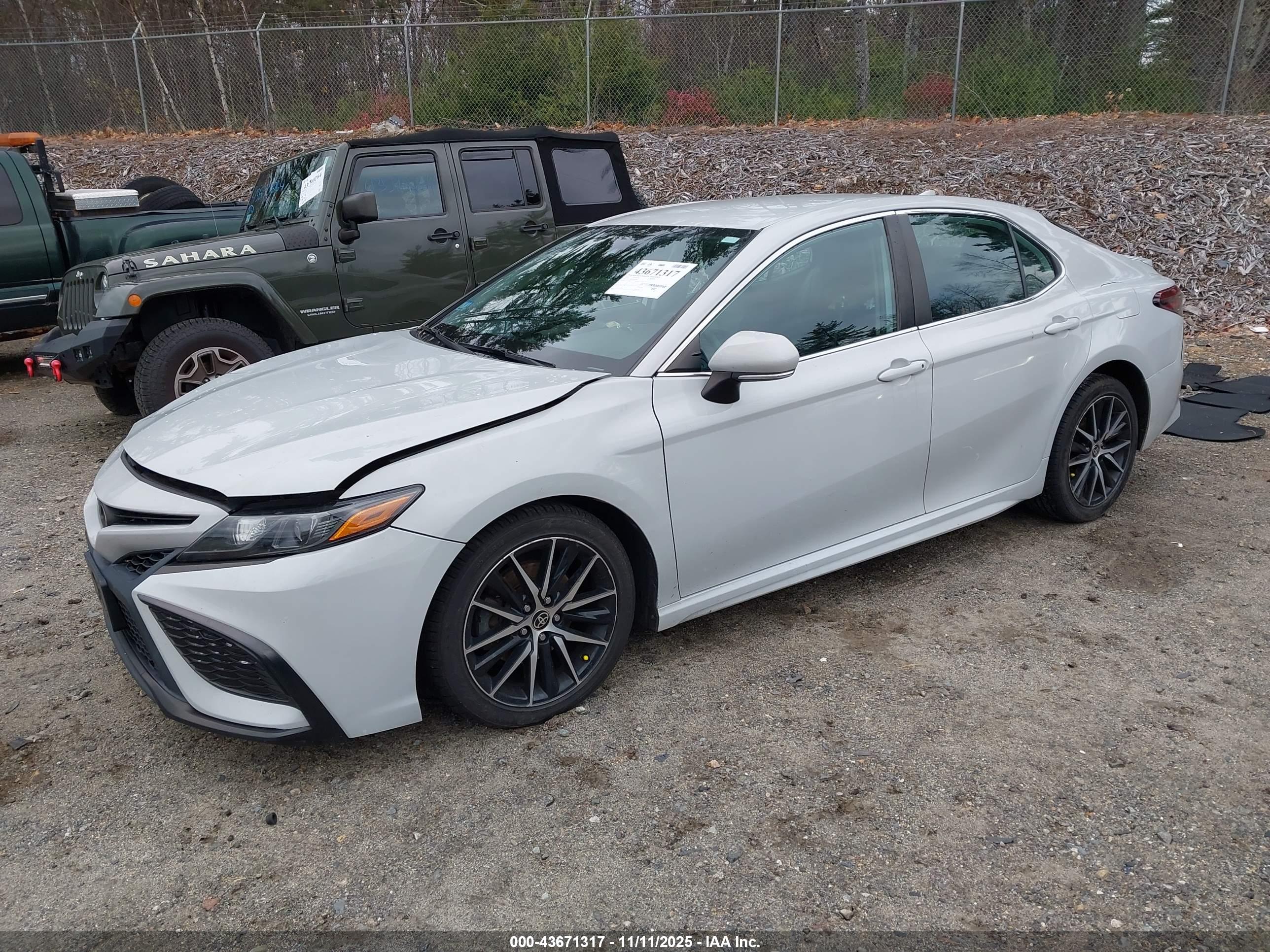 TOYOTA CAMRY image 2