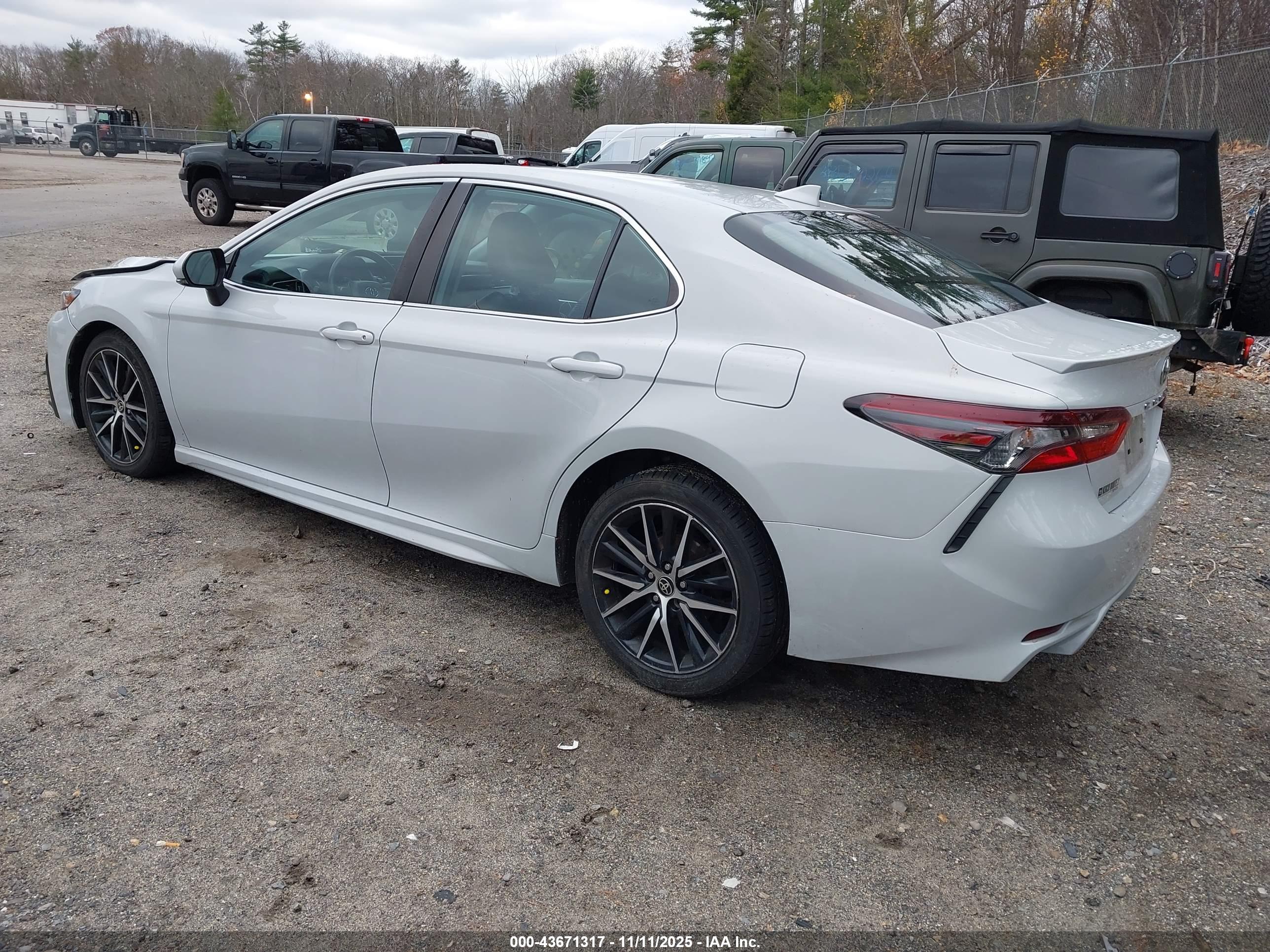 TOYOTA CAMRY image 3