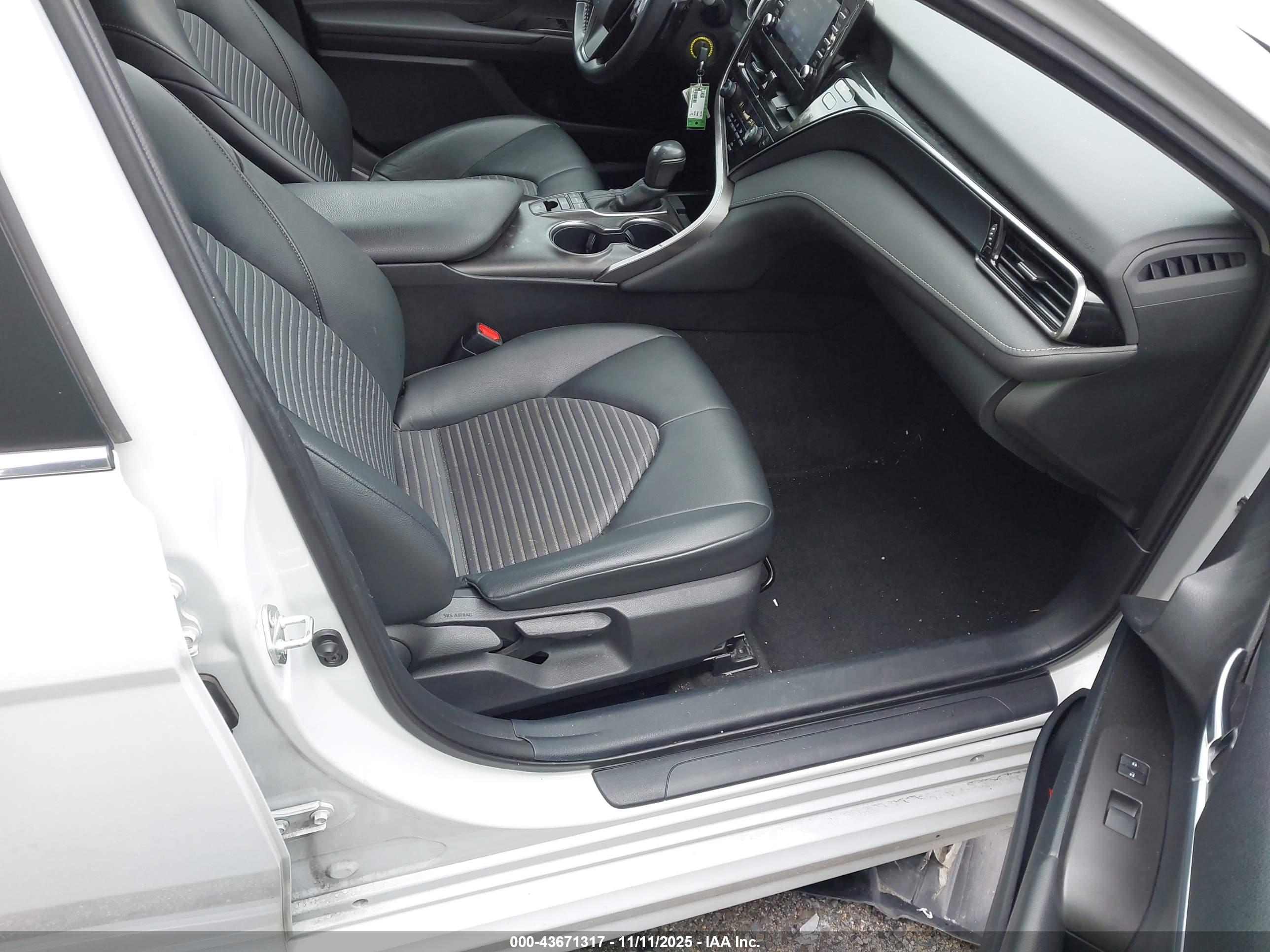 TOYOTA CAMRY image 5