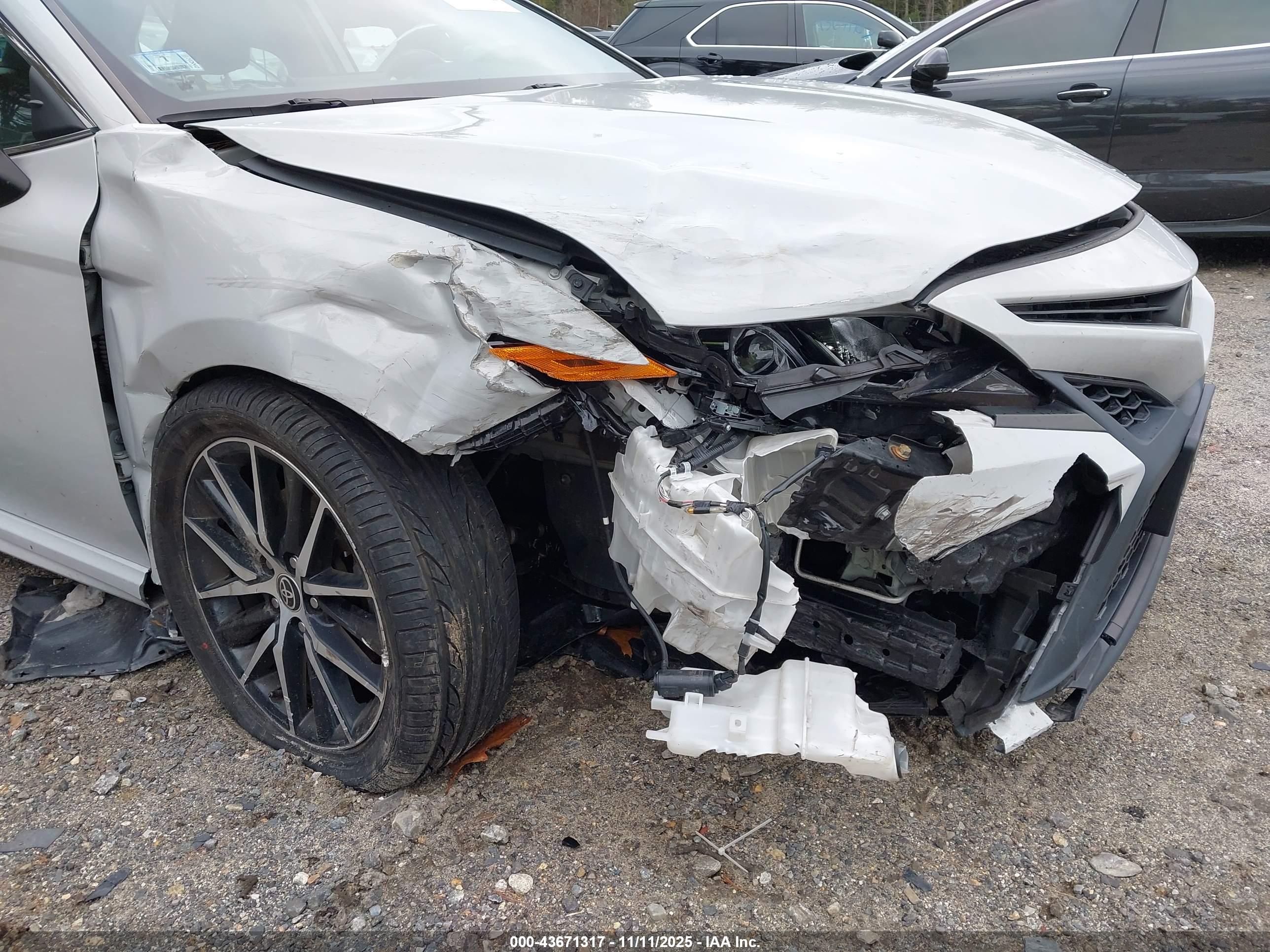 TOYOTA CAMRY image 6