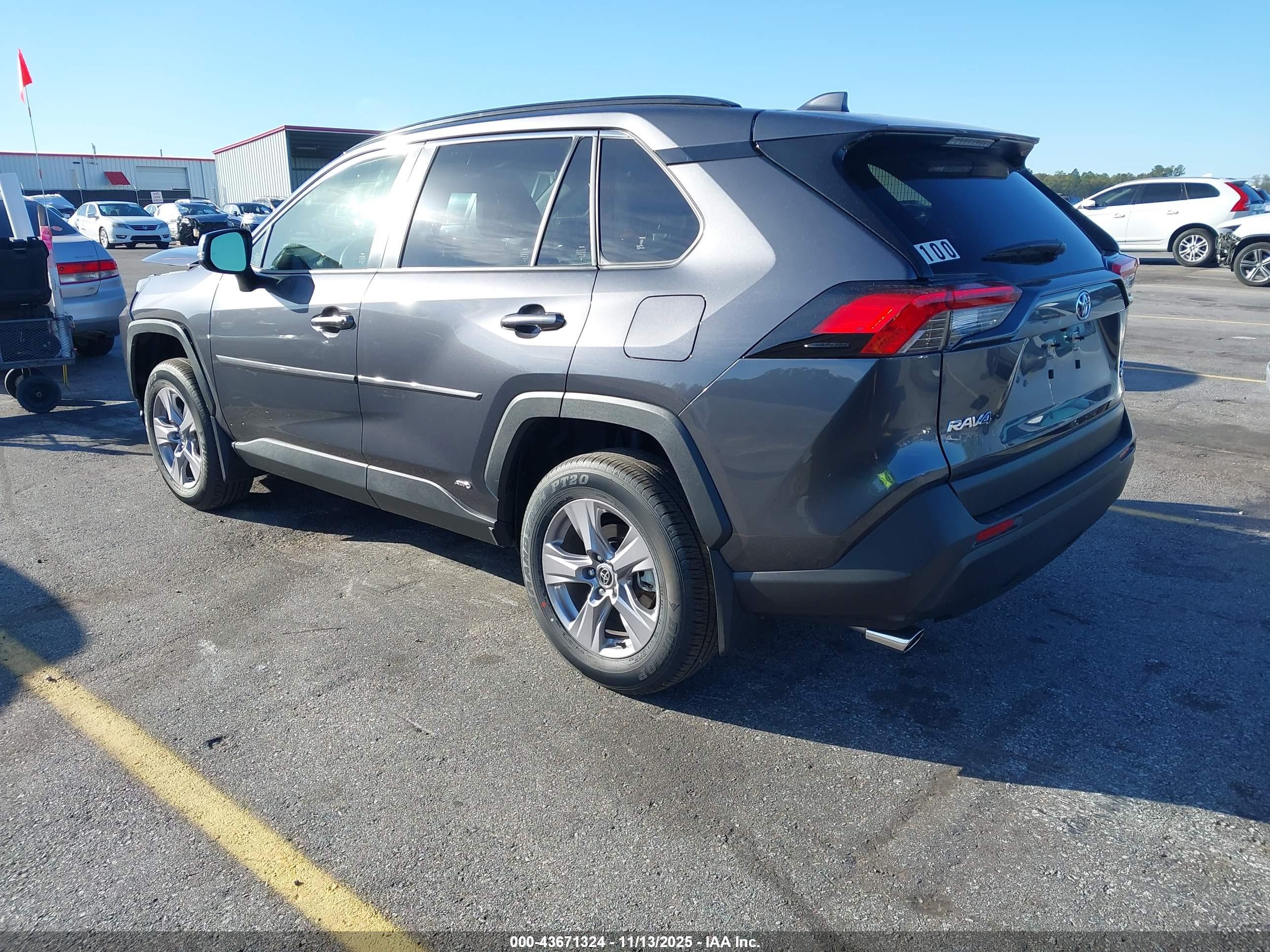 TOYOTA RAV4 image 3
