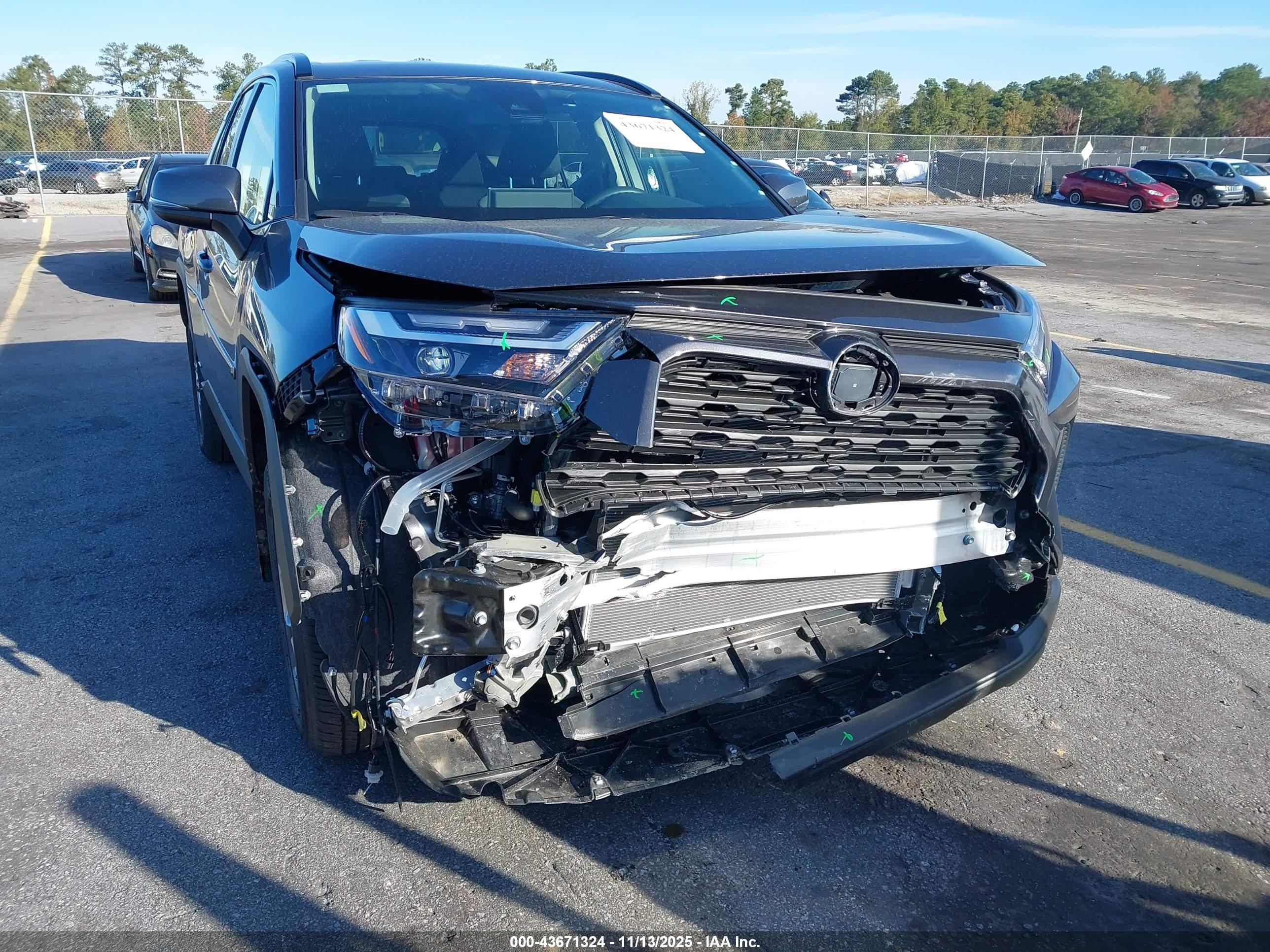 TOYOTA RAV4 image 6