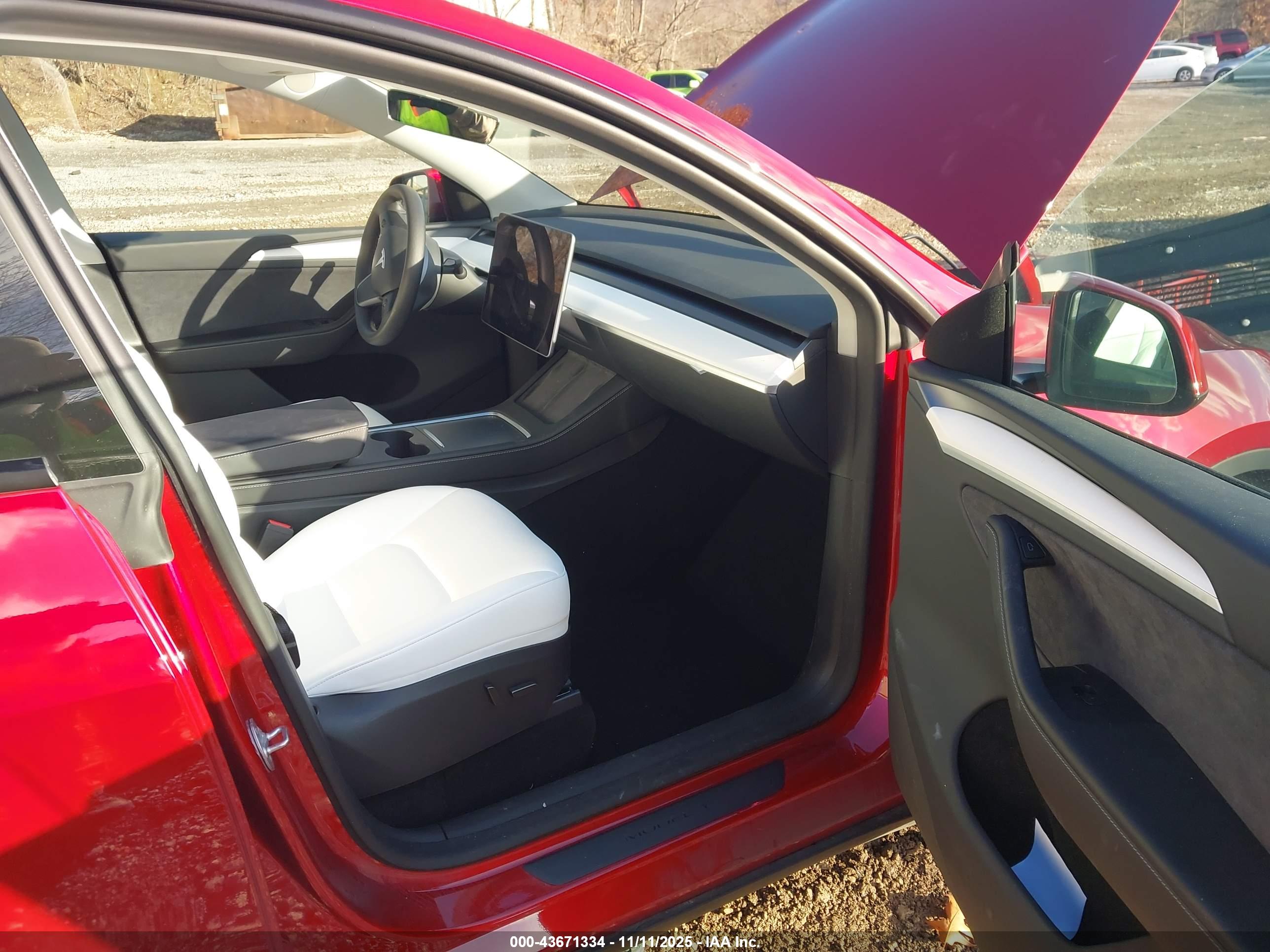 TESLA MODEL image 5