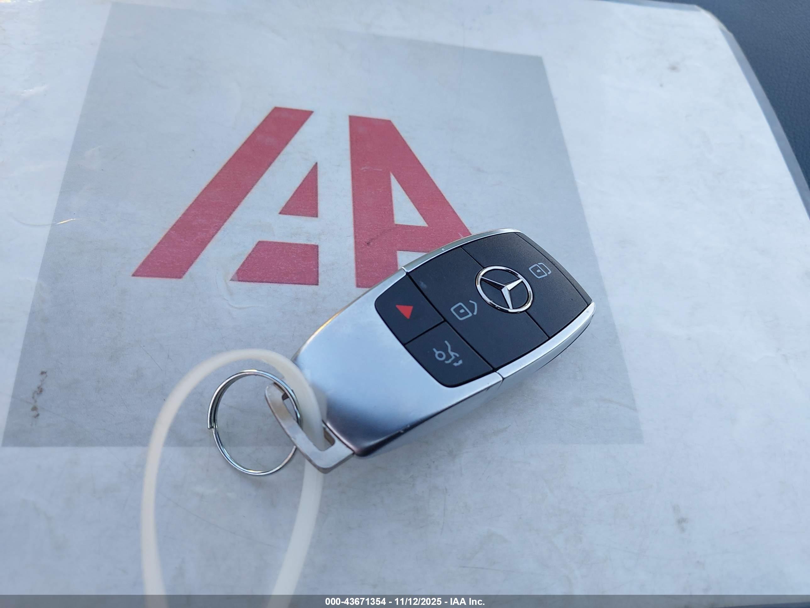 MERCEDES-BENZ CLA image 11
