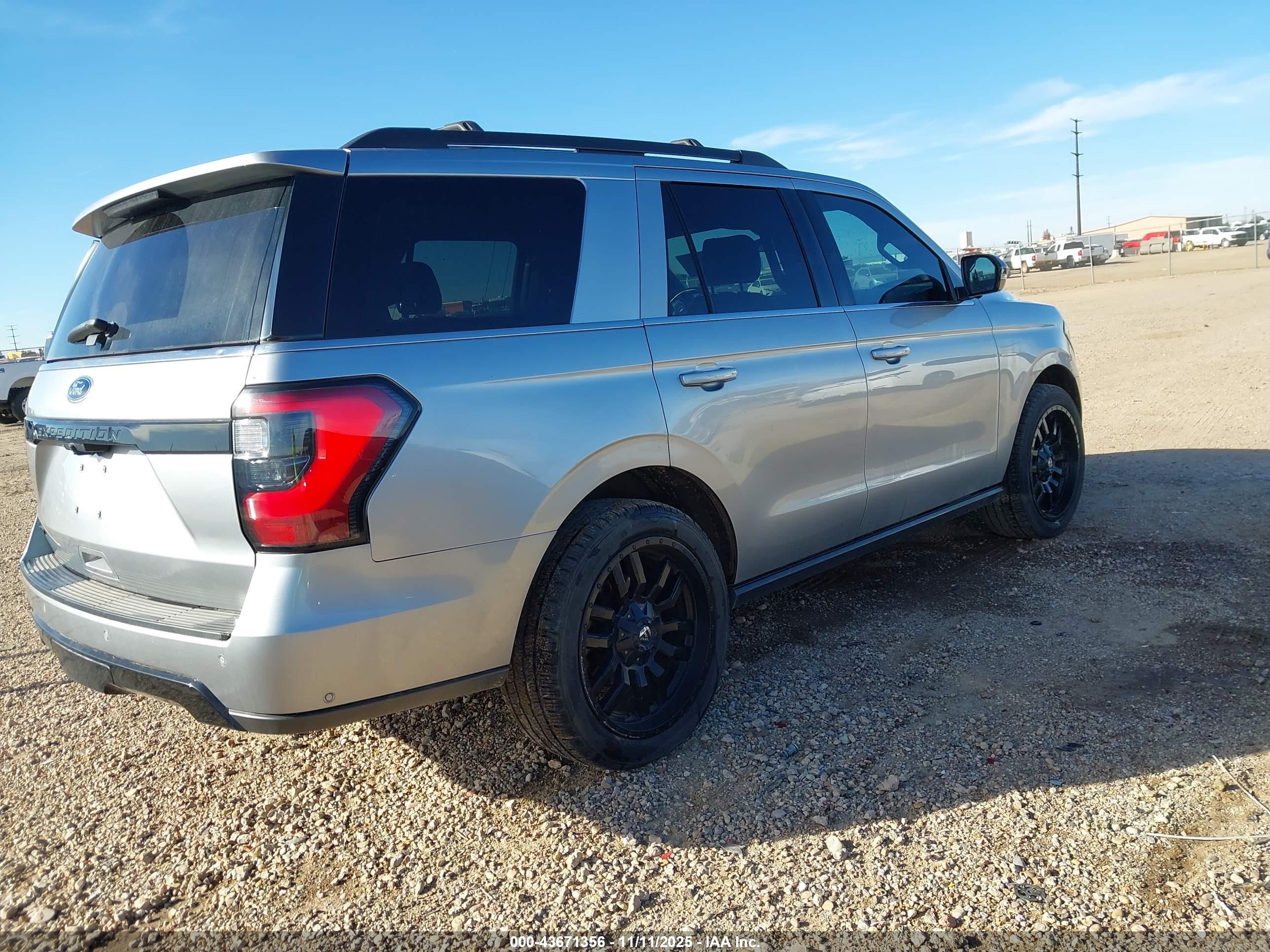 FORD EXPEDITION image 4