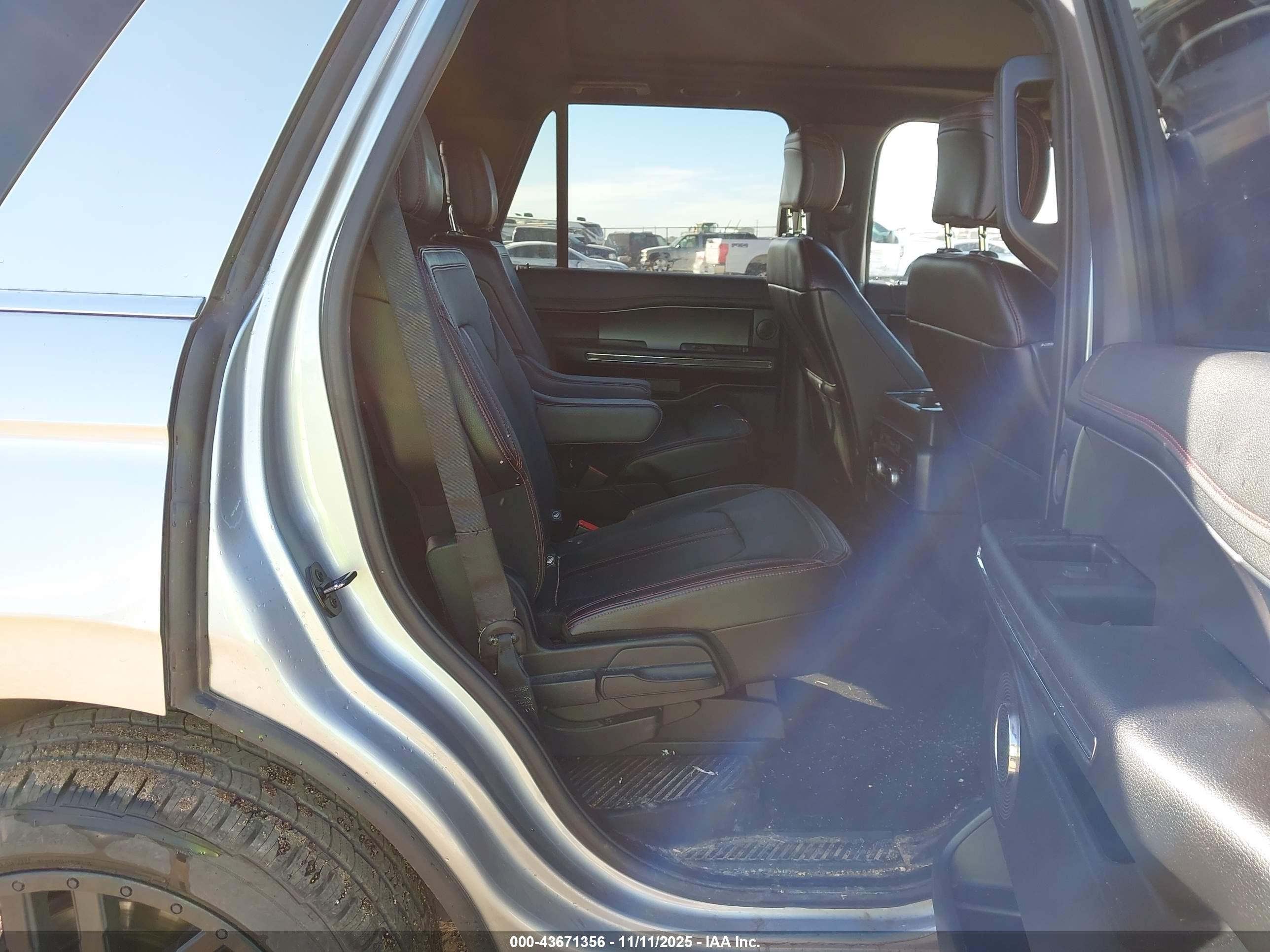 FORD EXPEDITION image 8