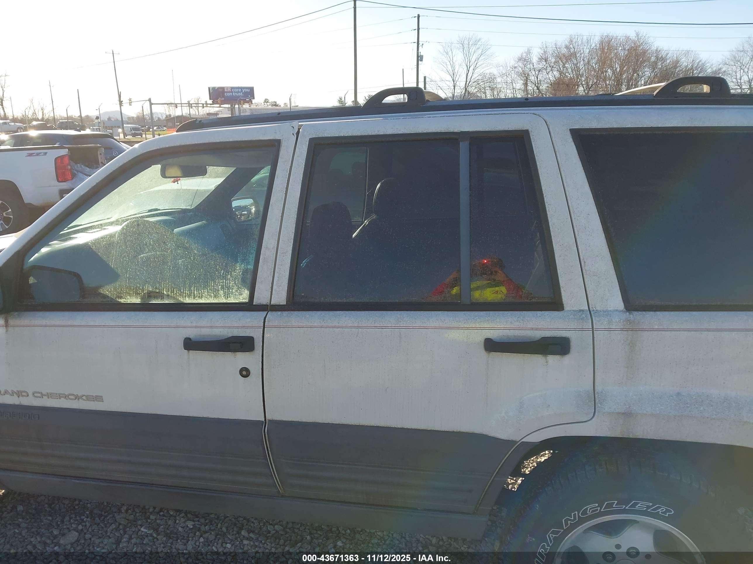 JEEP GRAND image 6