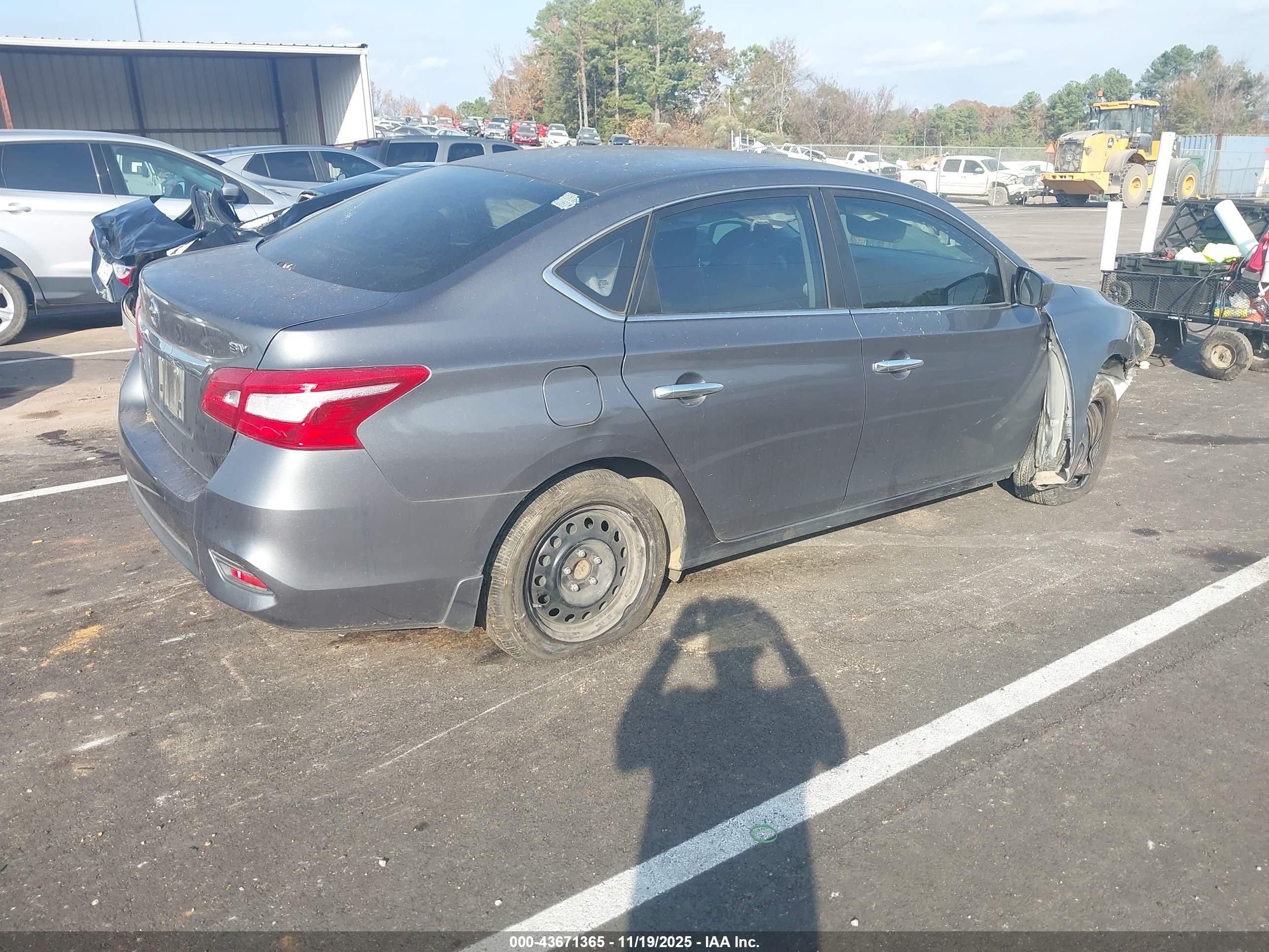 NISSAN SENTRA image 4