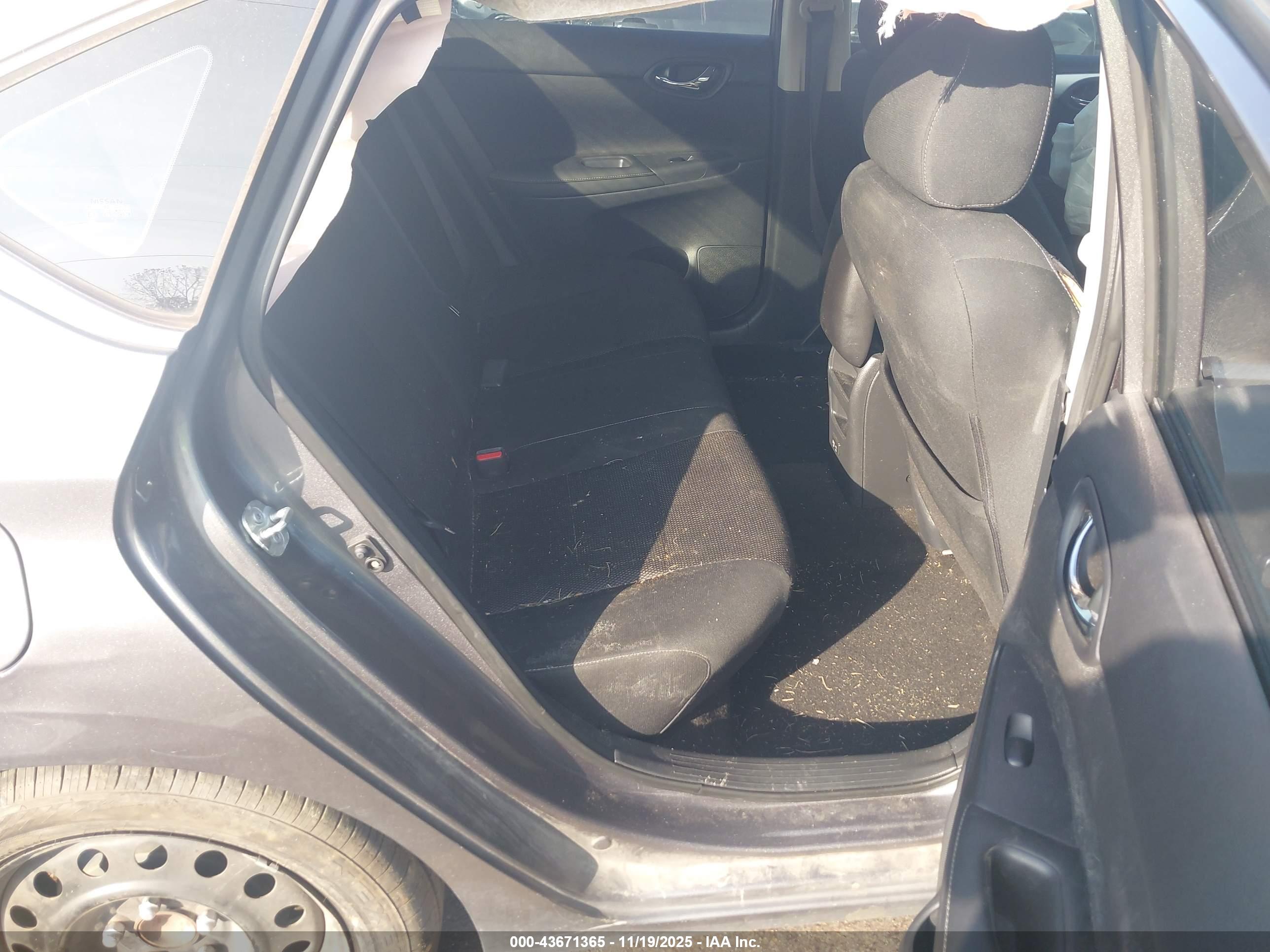 NISSAN SENTRA image 8
