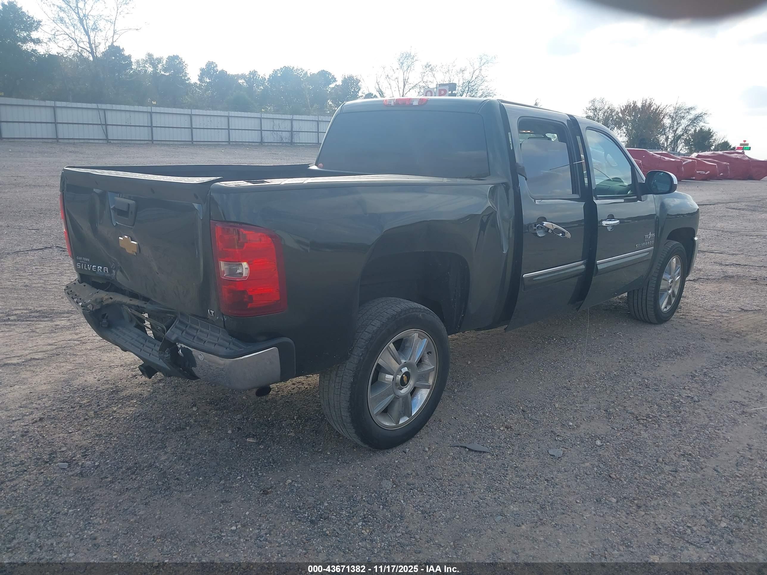 CHEVROLET SILVERADO image 4
