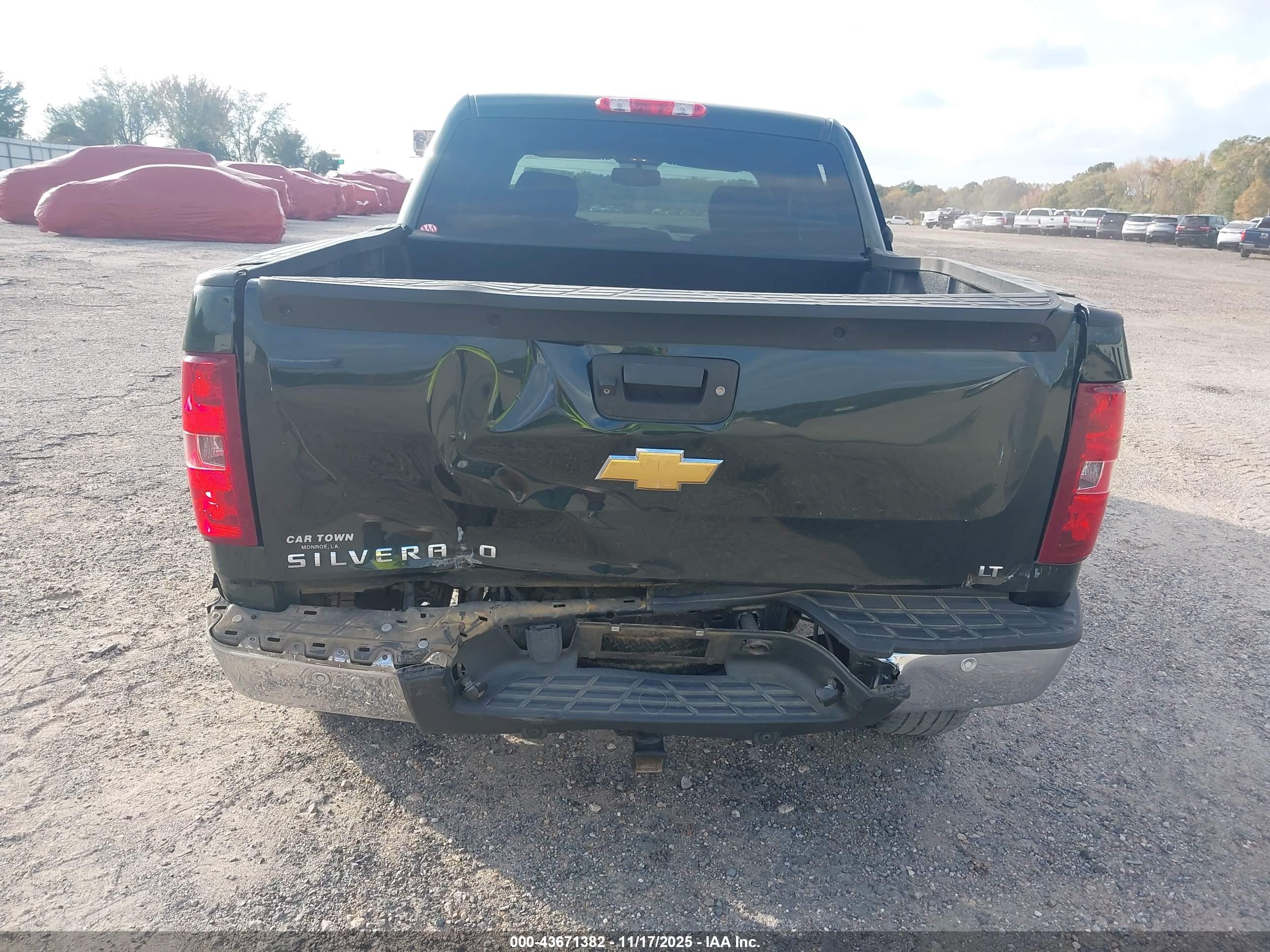 CHEVROLET SILVERADO image 6