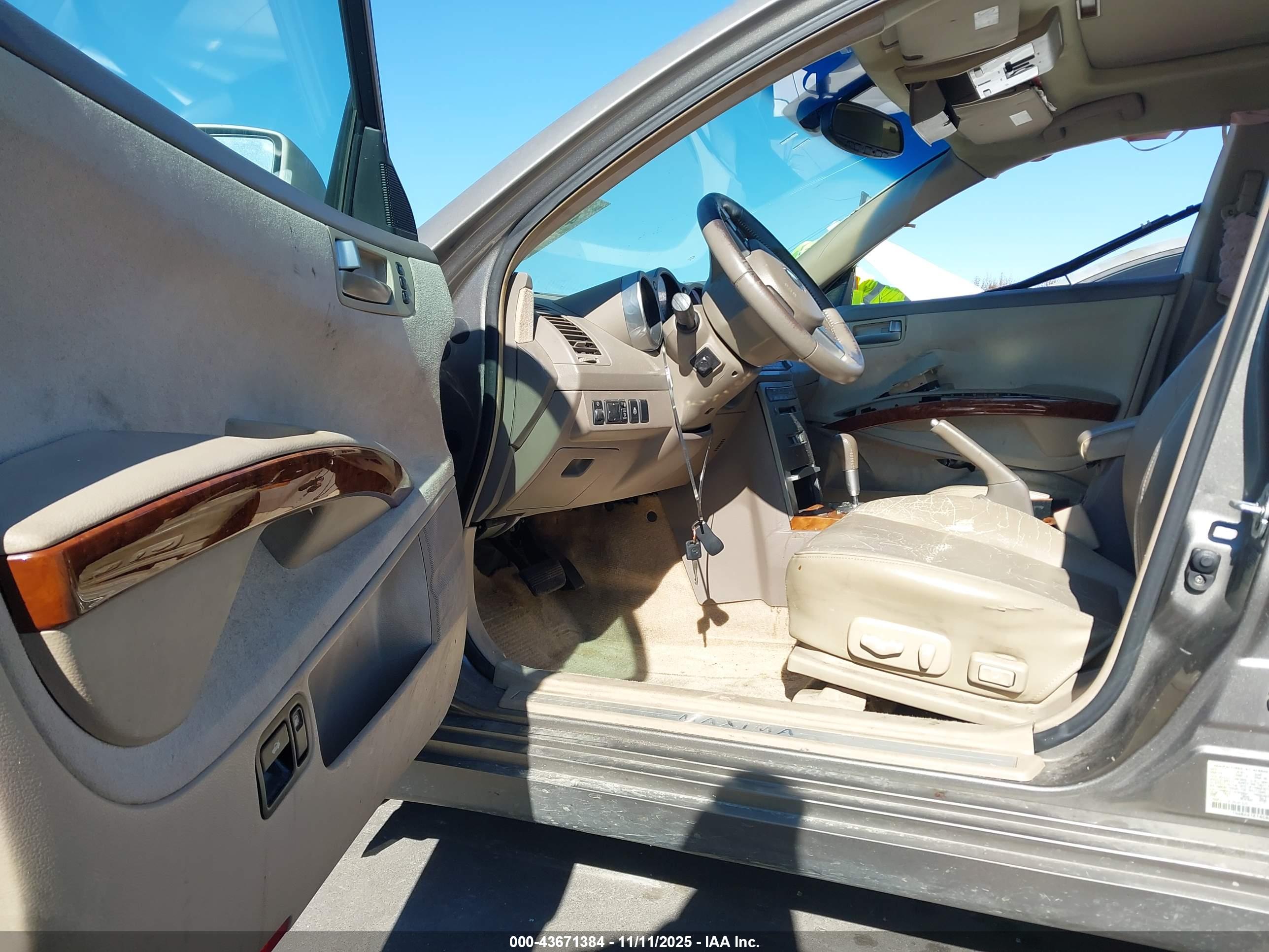 NISSAN MAXIMA image 5