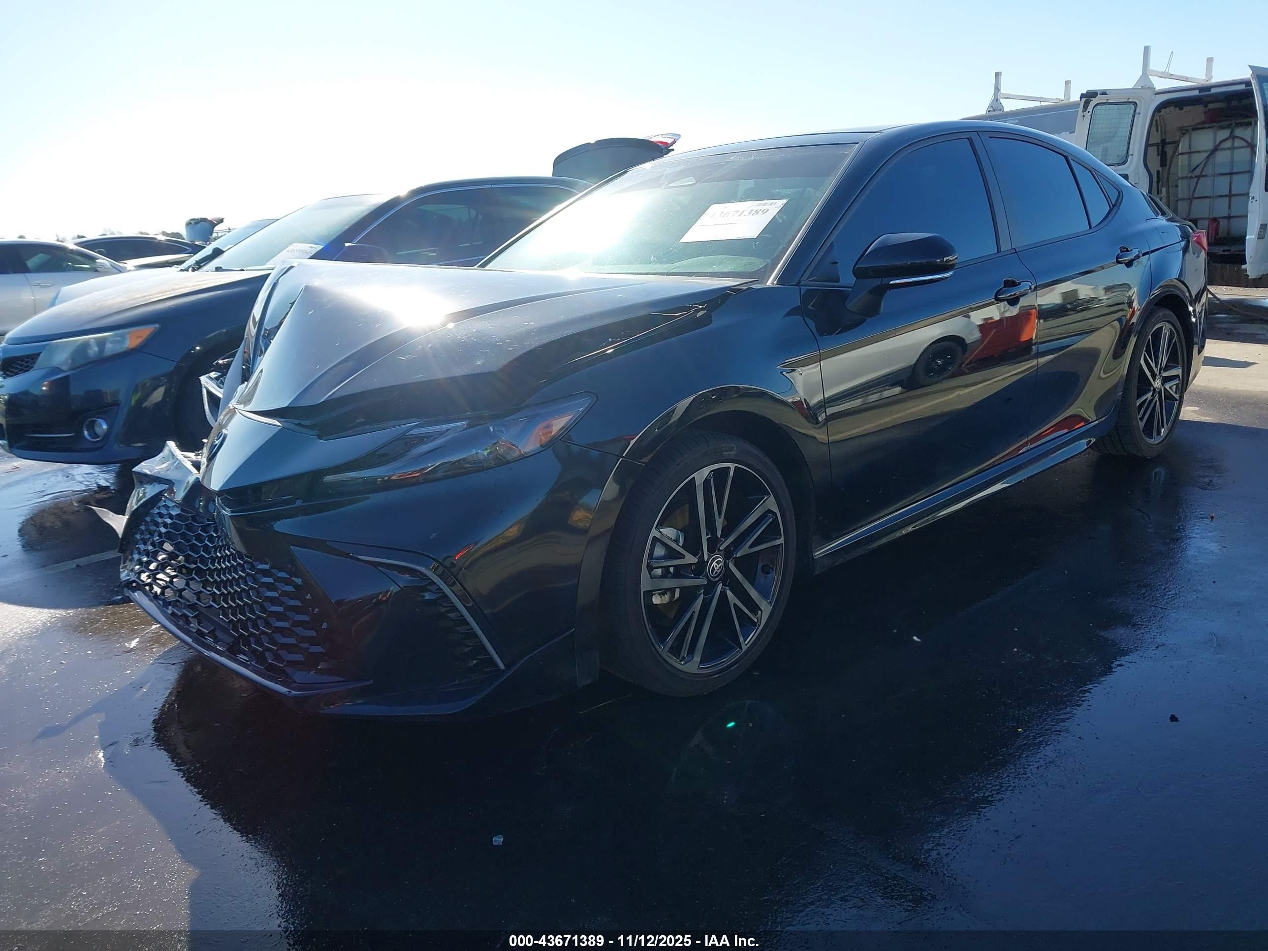 TOYOTA CAMRY image 2