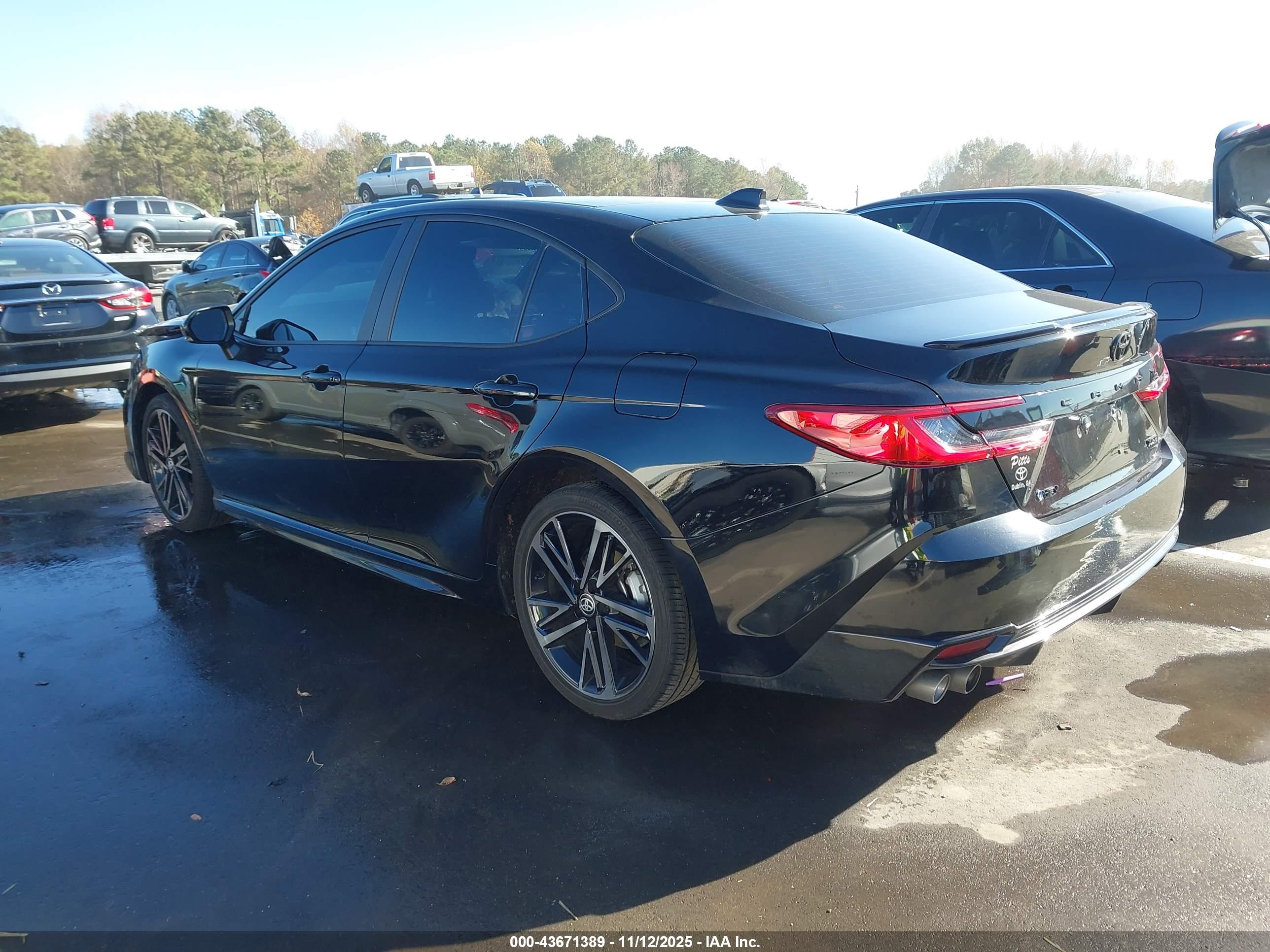 TOYOTA CAMRY image 3