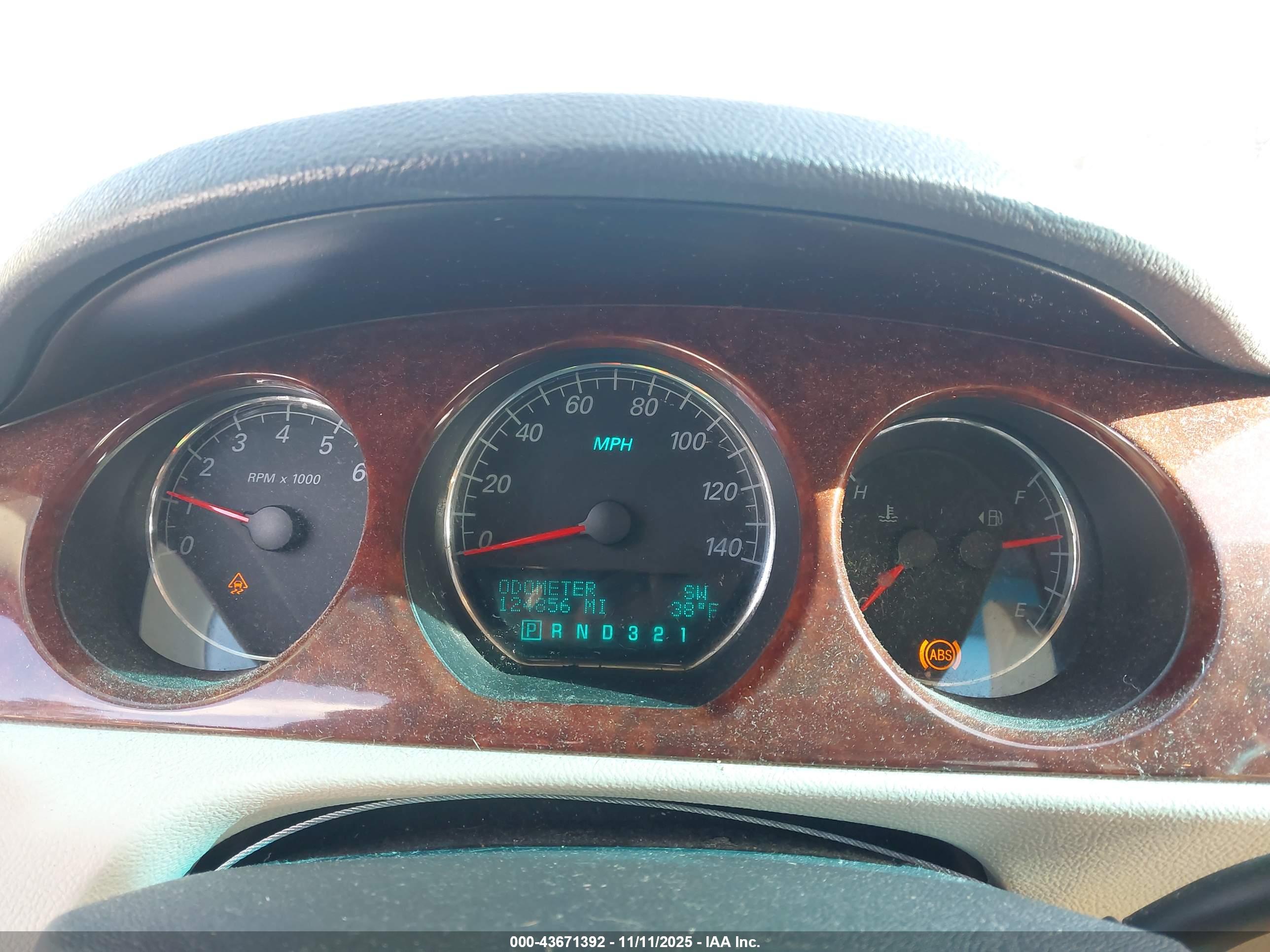 BUICK LUCERNE image 7