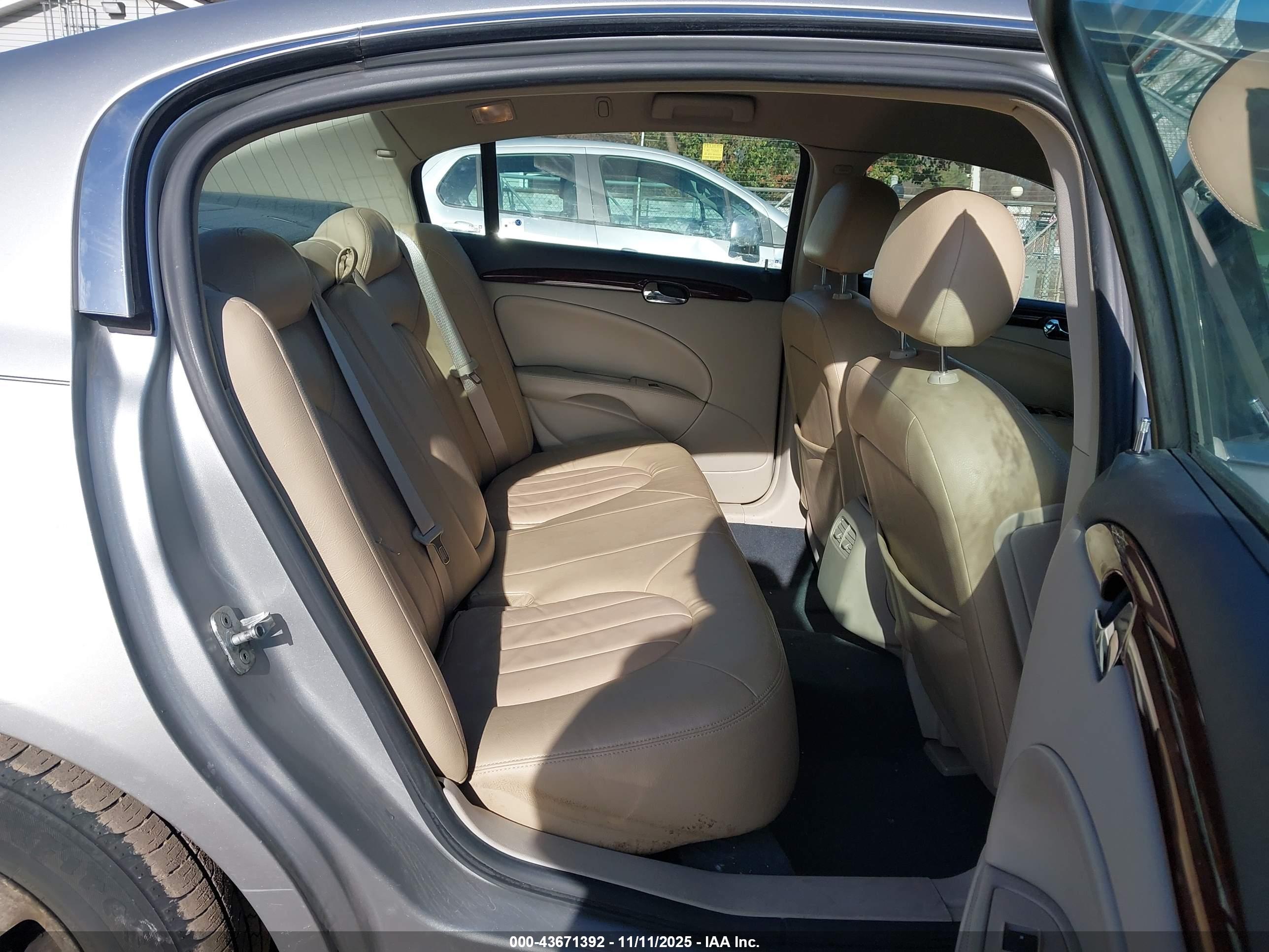 BUICK LUCERNE image 8