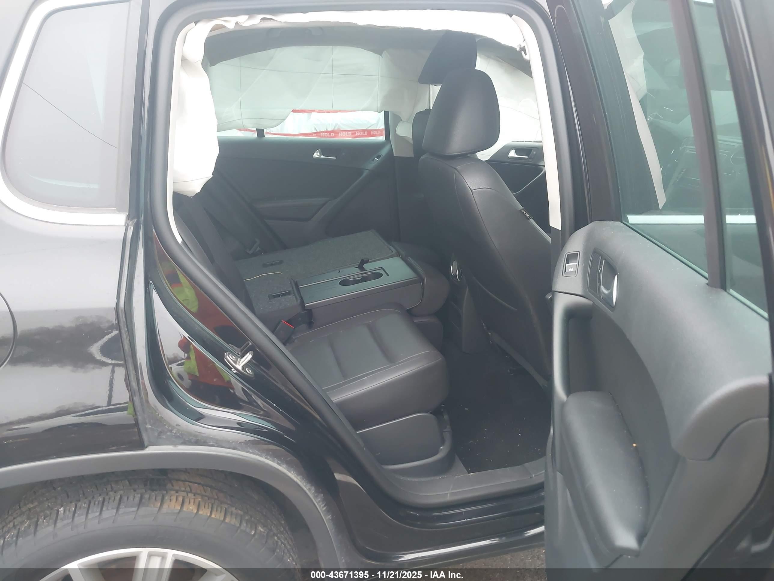 VOLKSWAGEN TIGUAN image 8