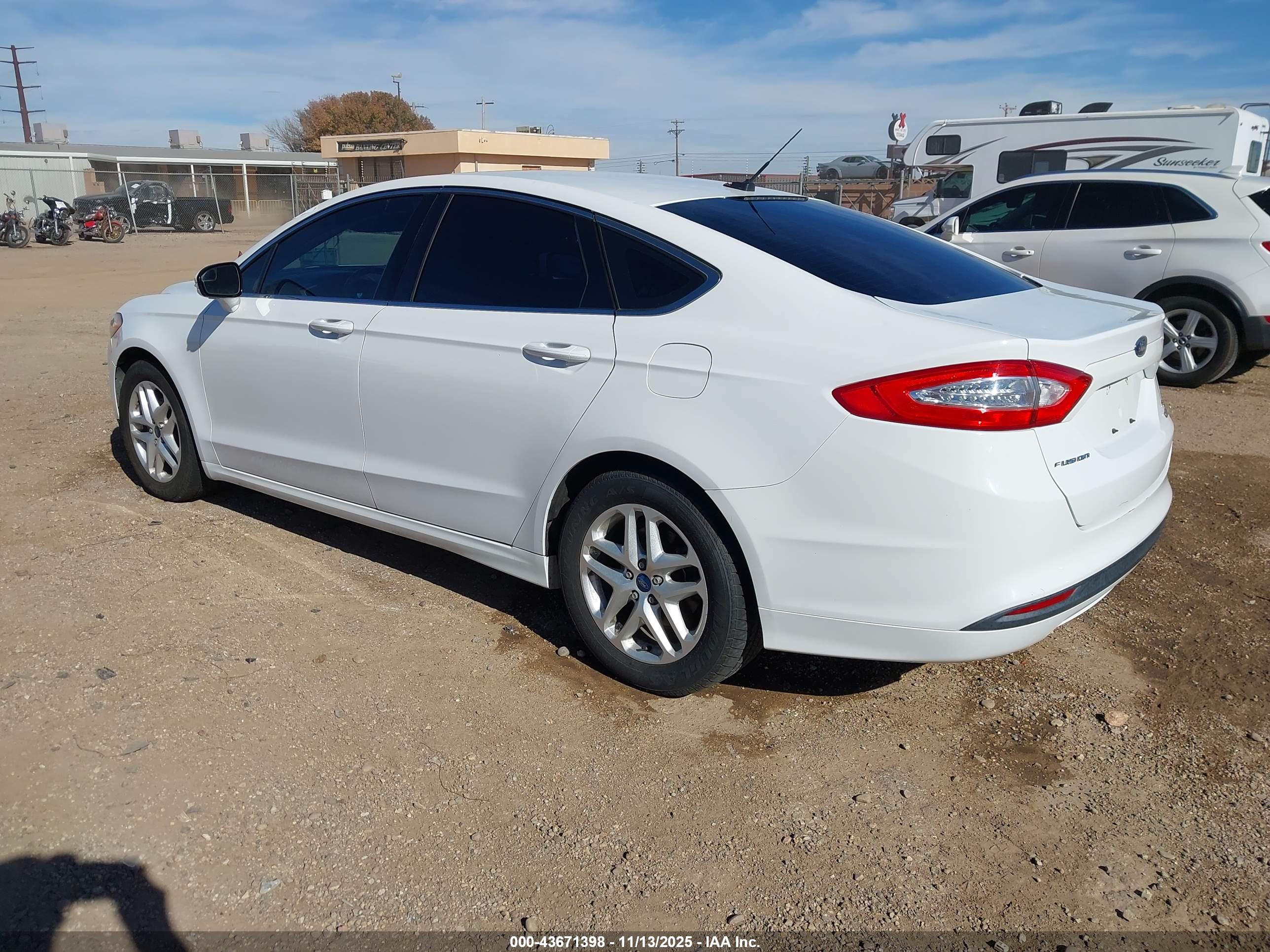 FORD FUSION image 3