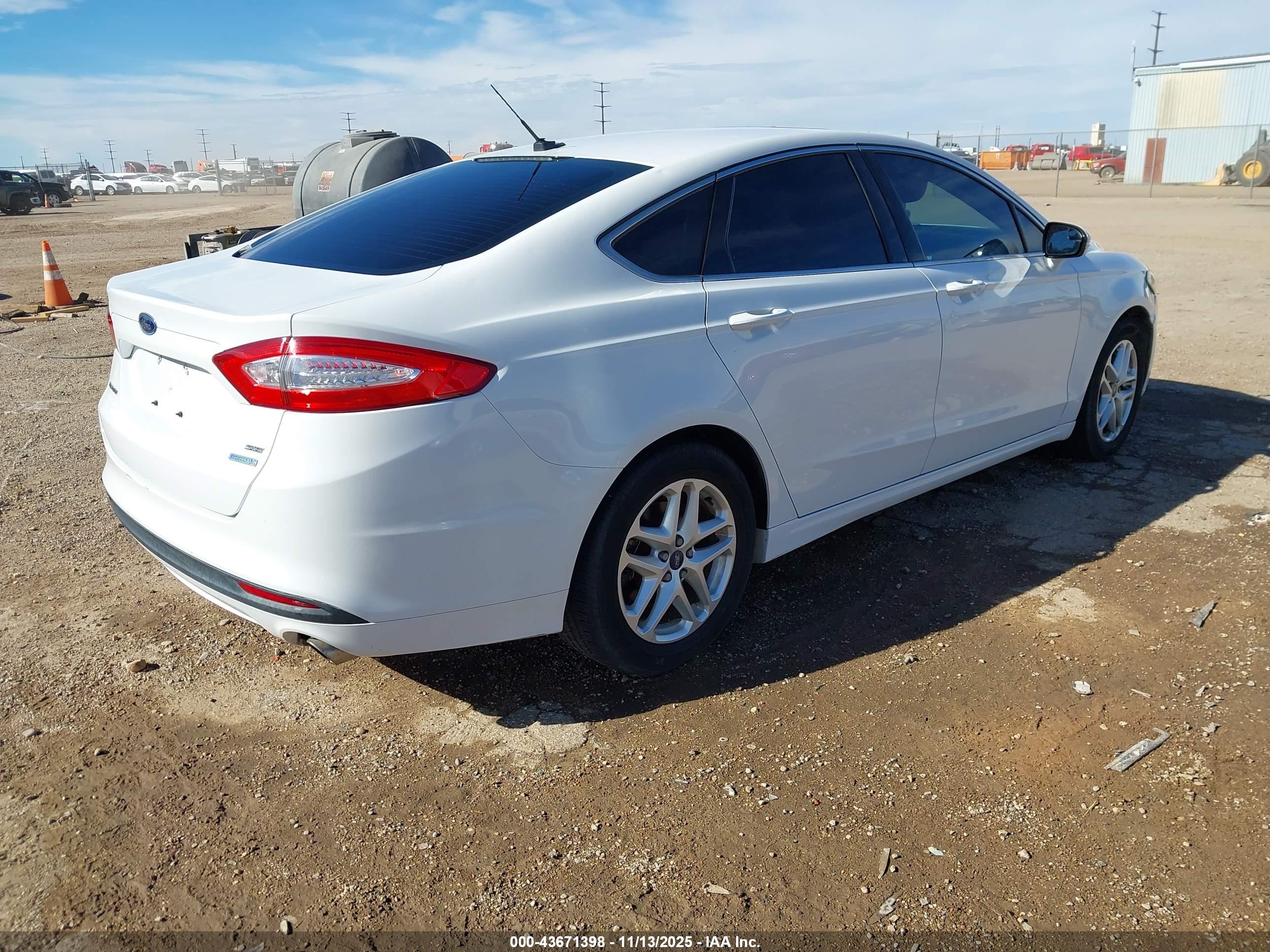 FORD FUSION image 4