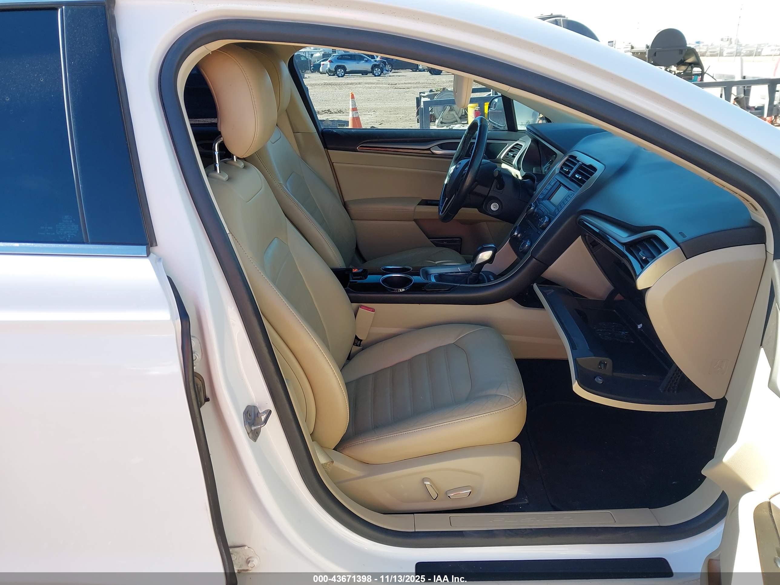 FORD FUSION image 5