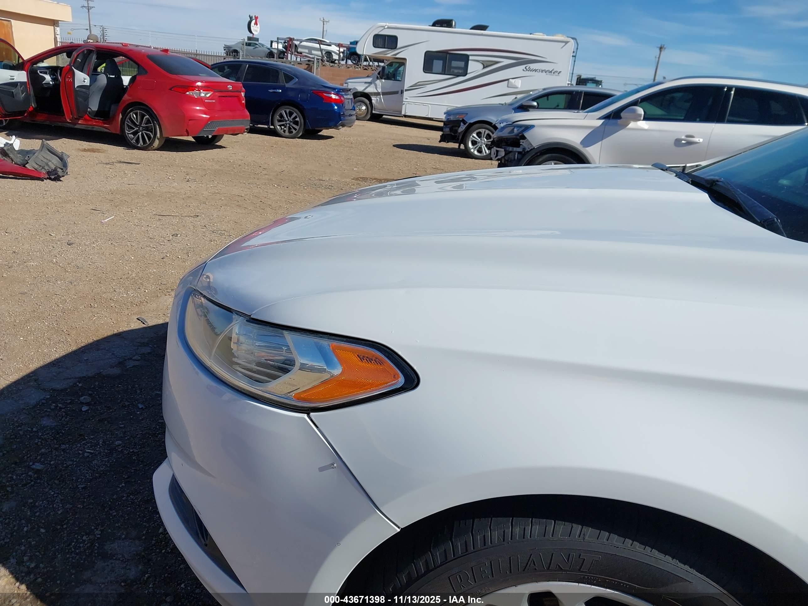 FORD FUSION image 6
