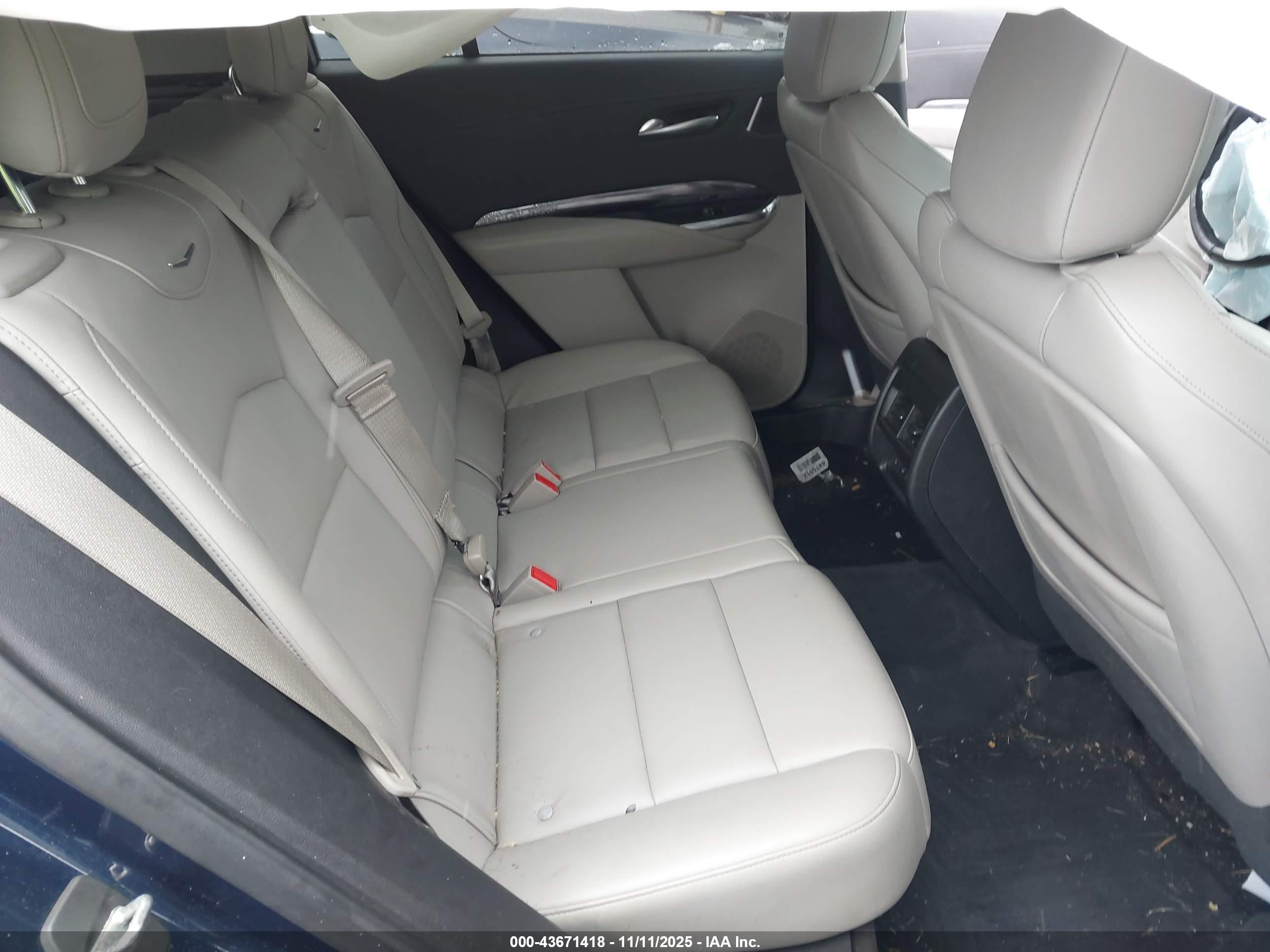 CADILLAC XT4 image 8