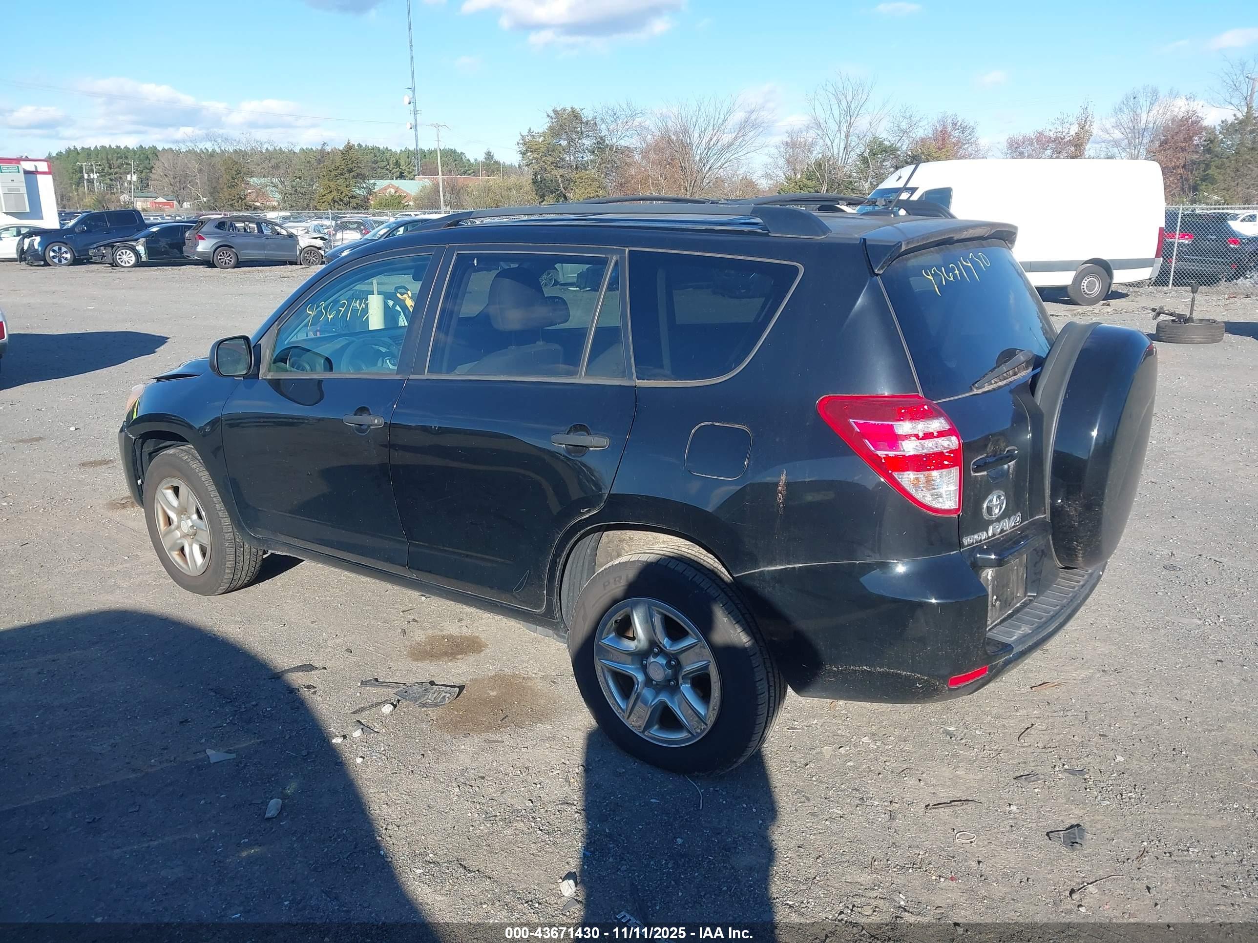TOYOTA RAV4 image 3