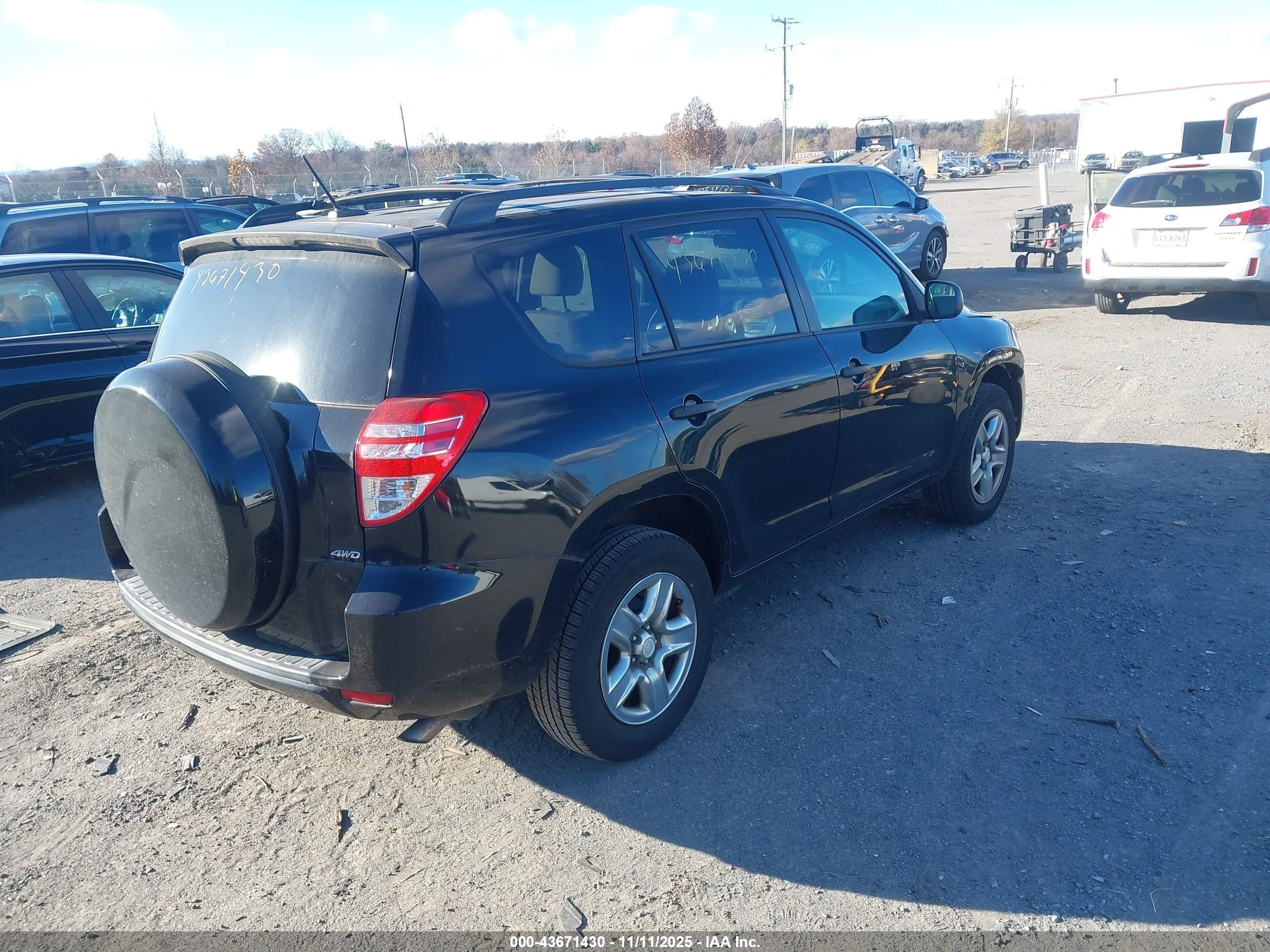 TOYOTA RAV4 image 4