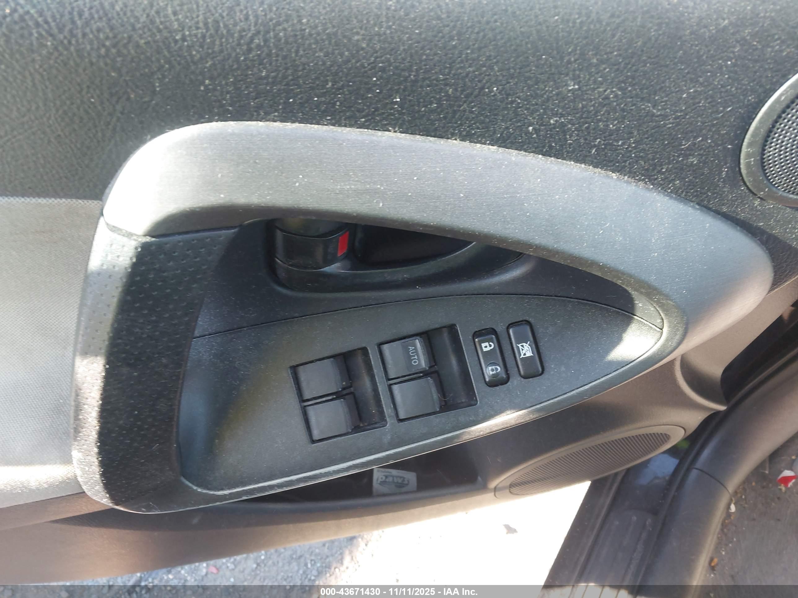 TOYOTA RAV4 image 9