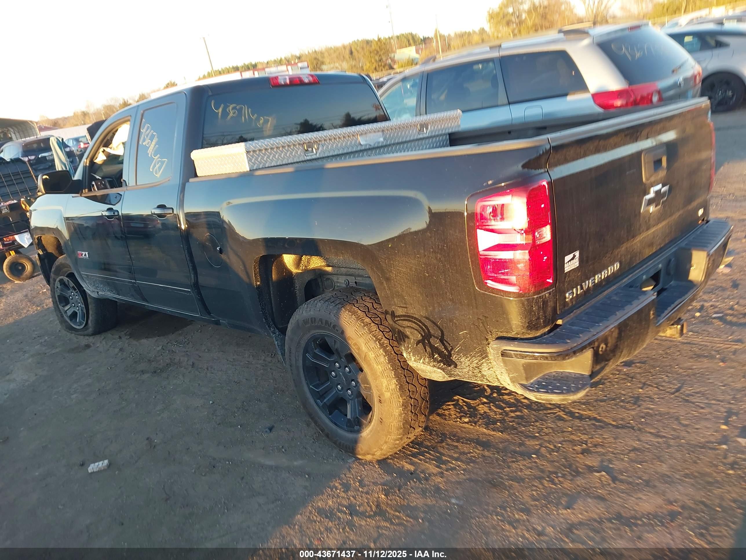 CHEVROLET SILVERADO image 3