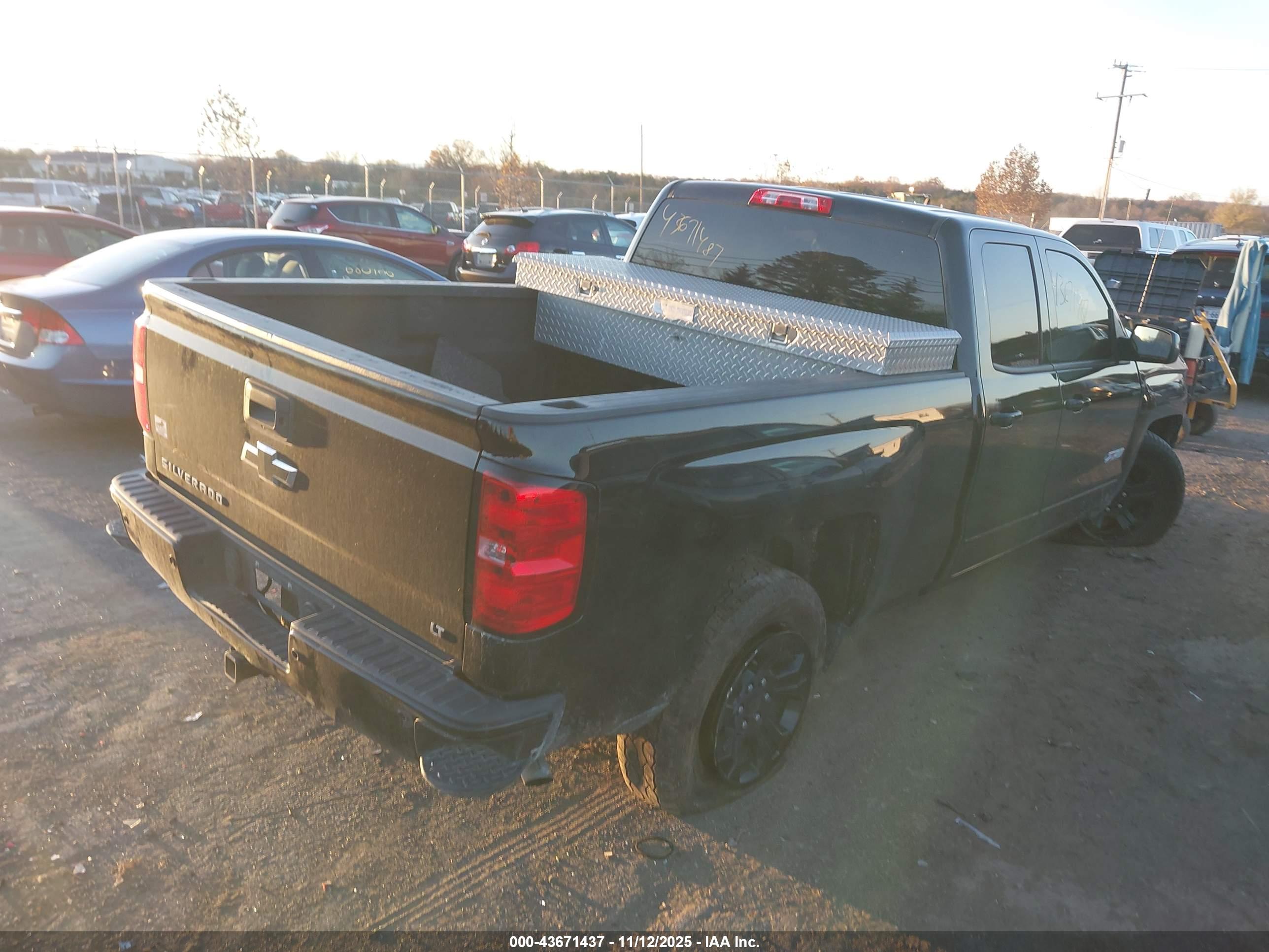 CHEVROLET SILVERADO image 4