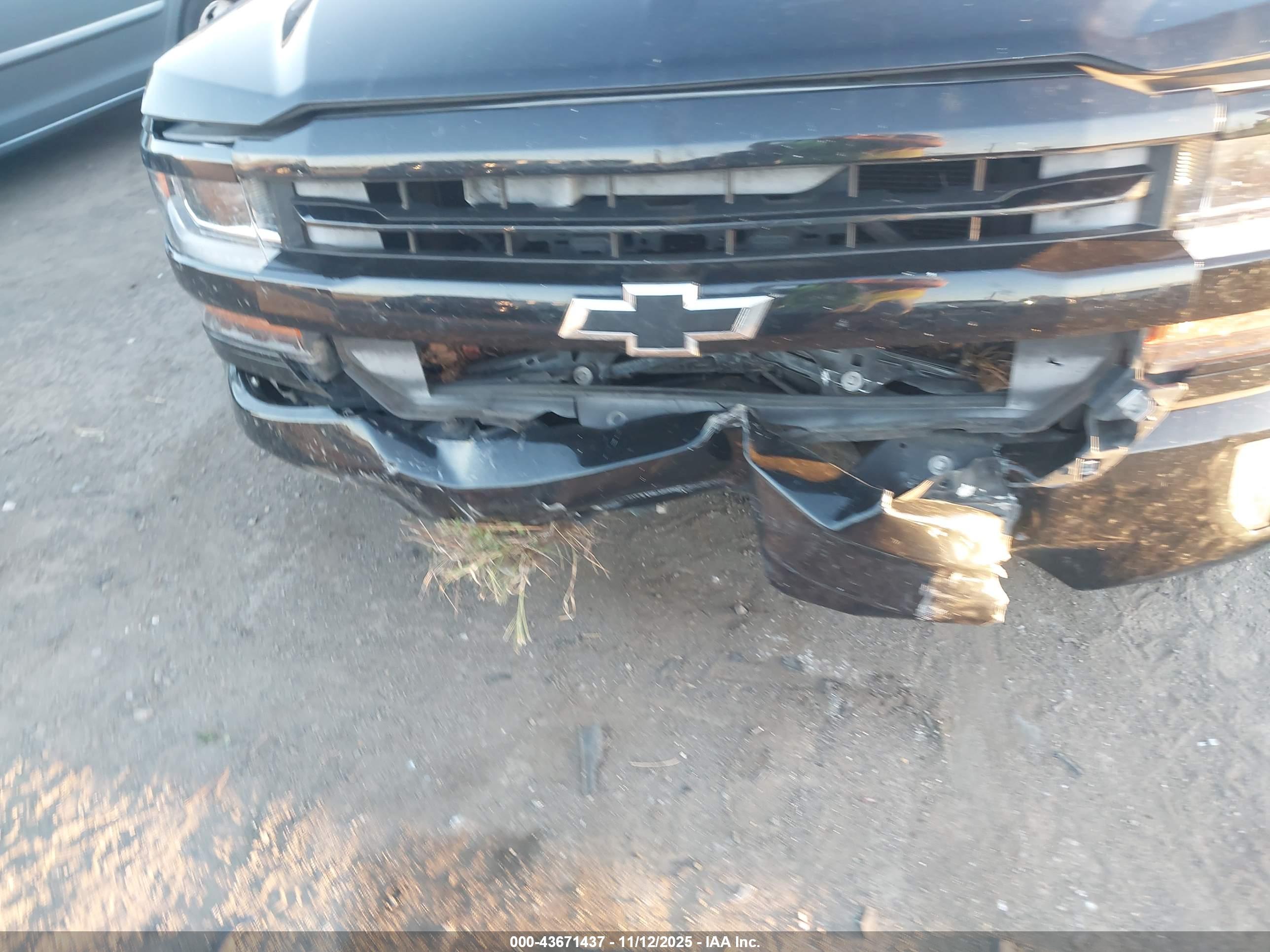 CHEVROLET SILVERADO image 6