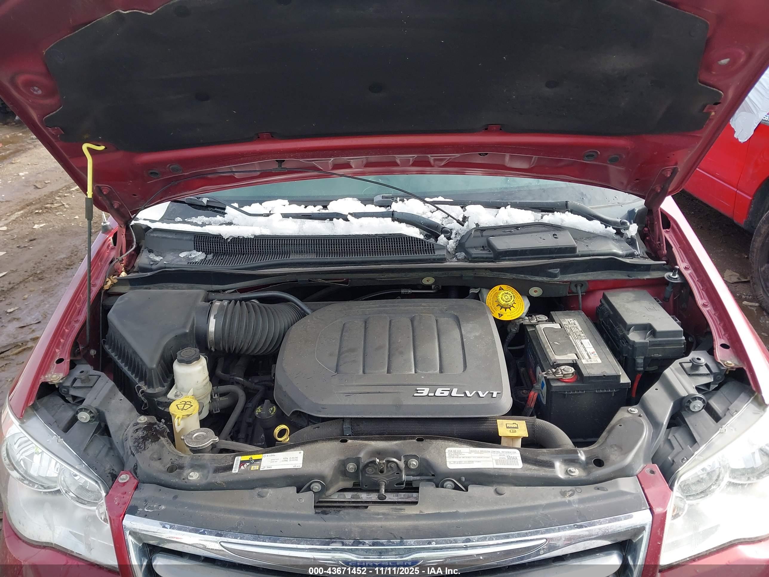 CHRYSLER TOWN image 10