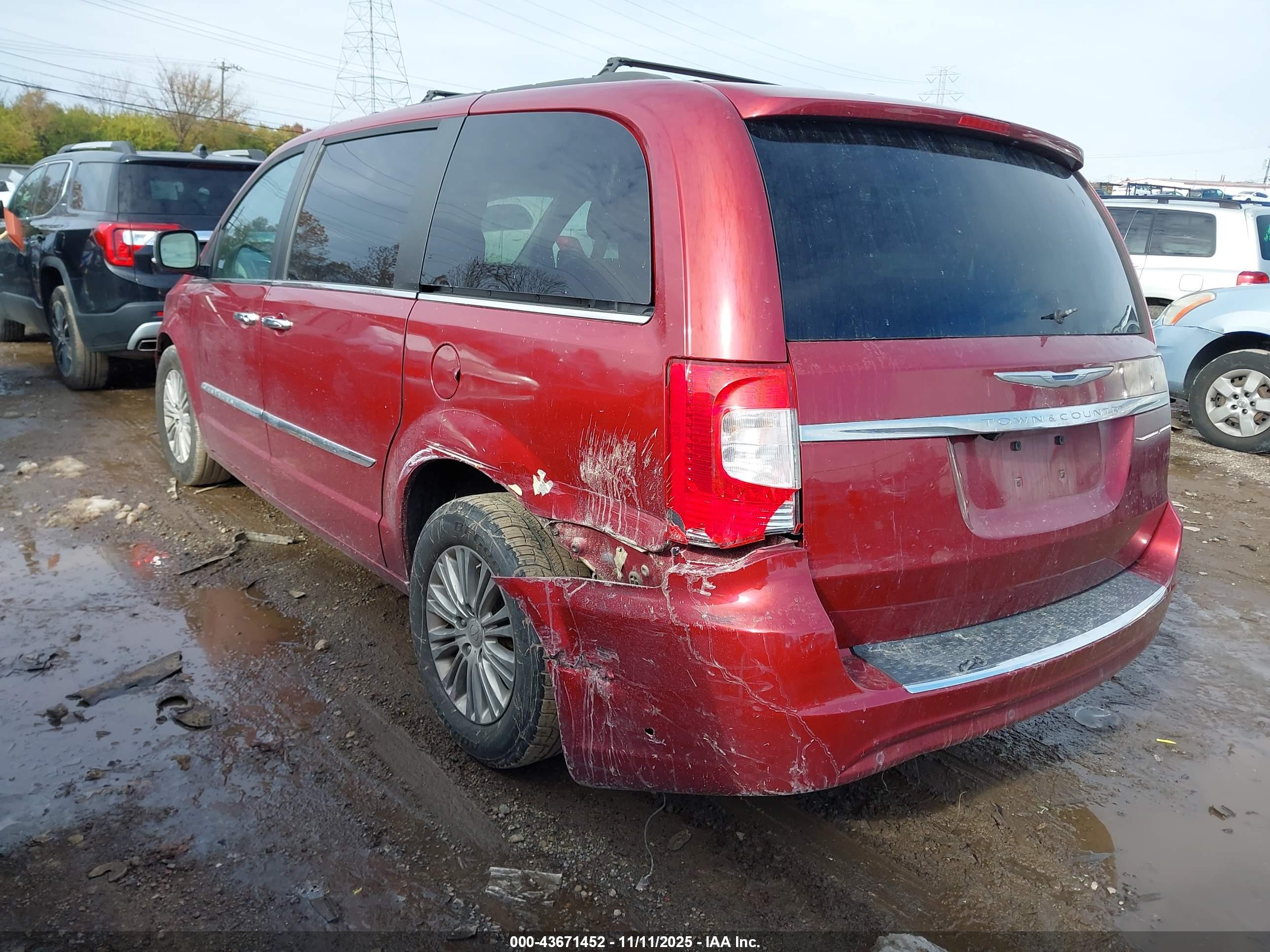CHRYSLER TOWN image 3