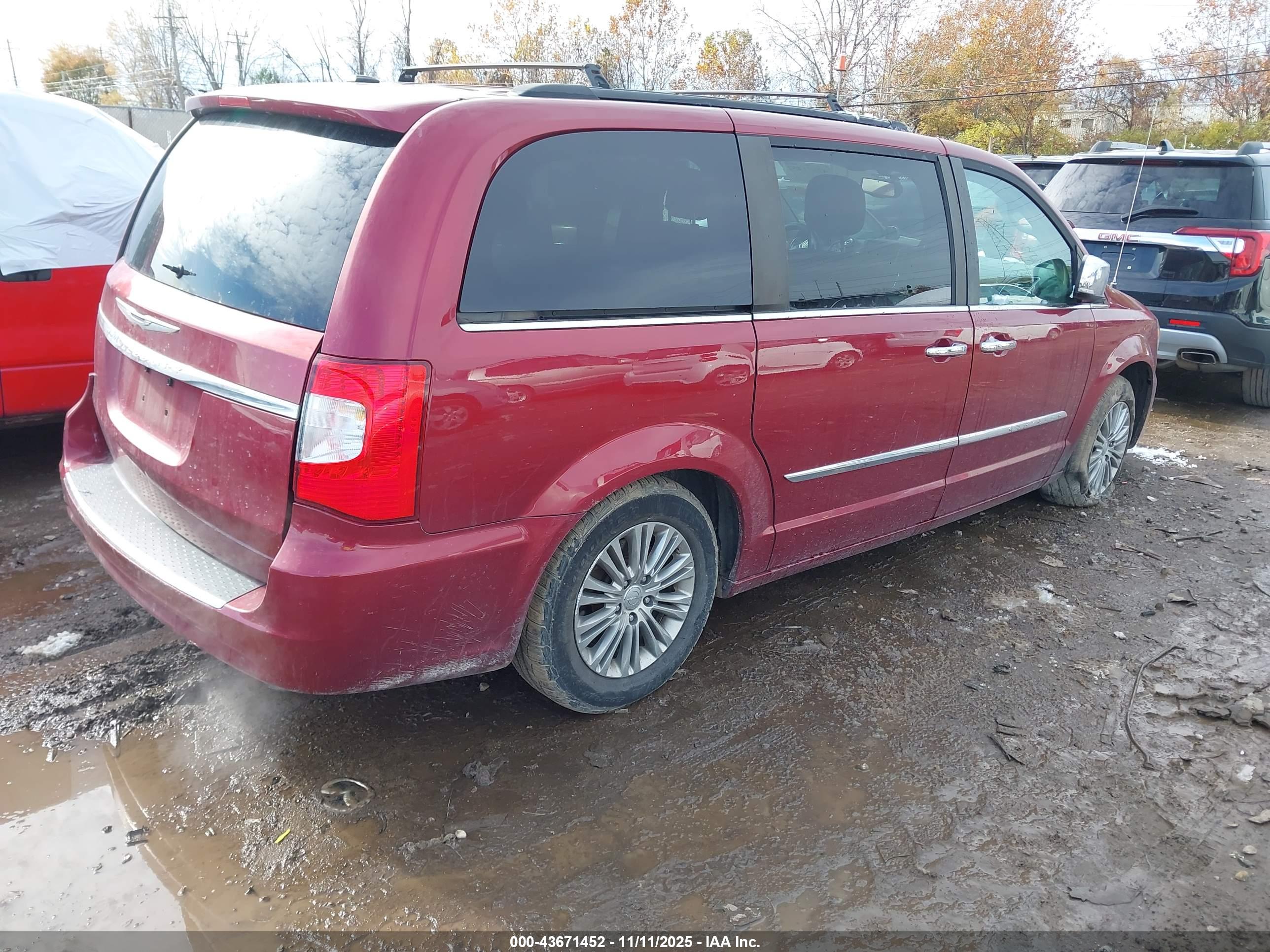 CHRYSLER TOWN image 4