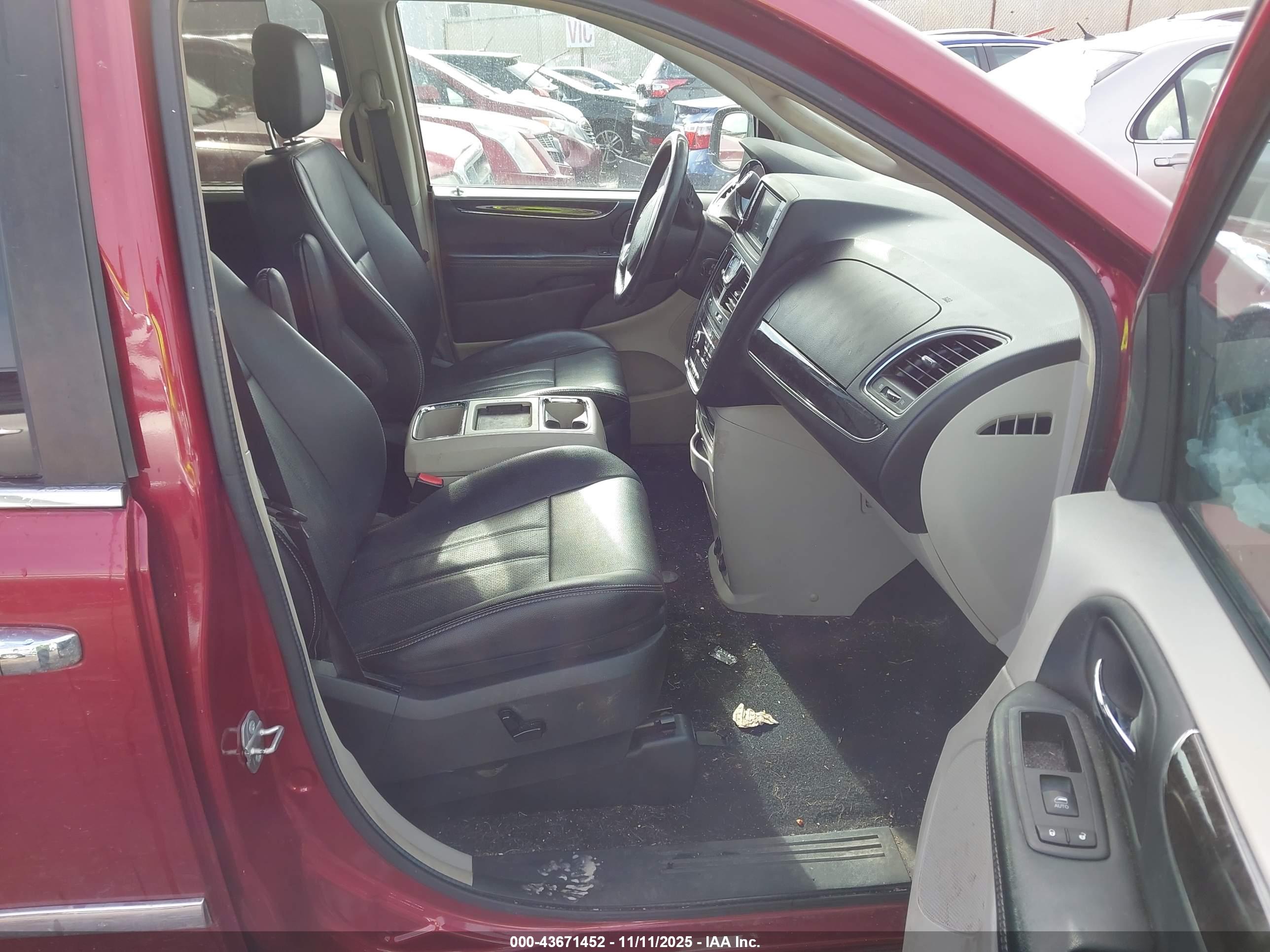 CHRYSLER TOWN image 5