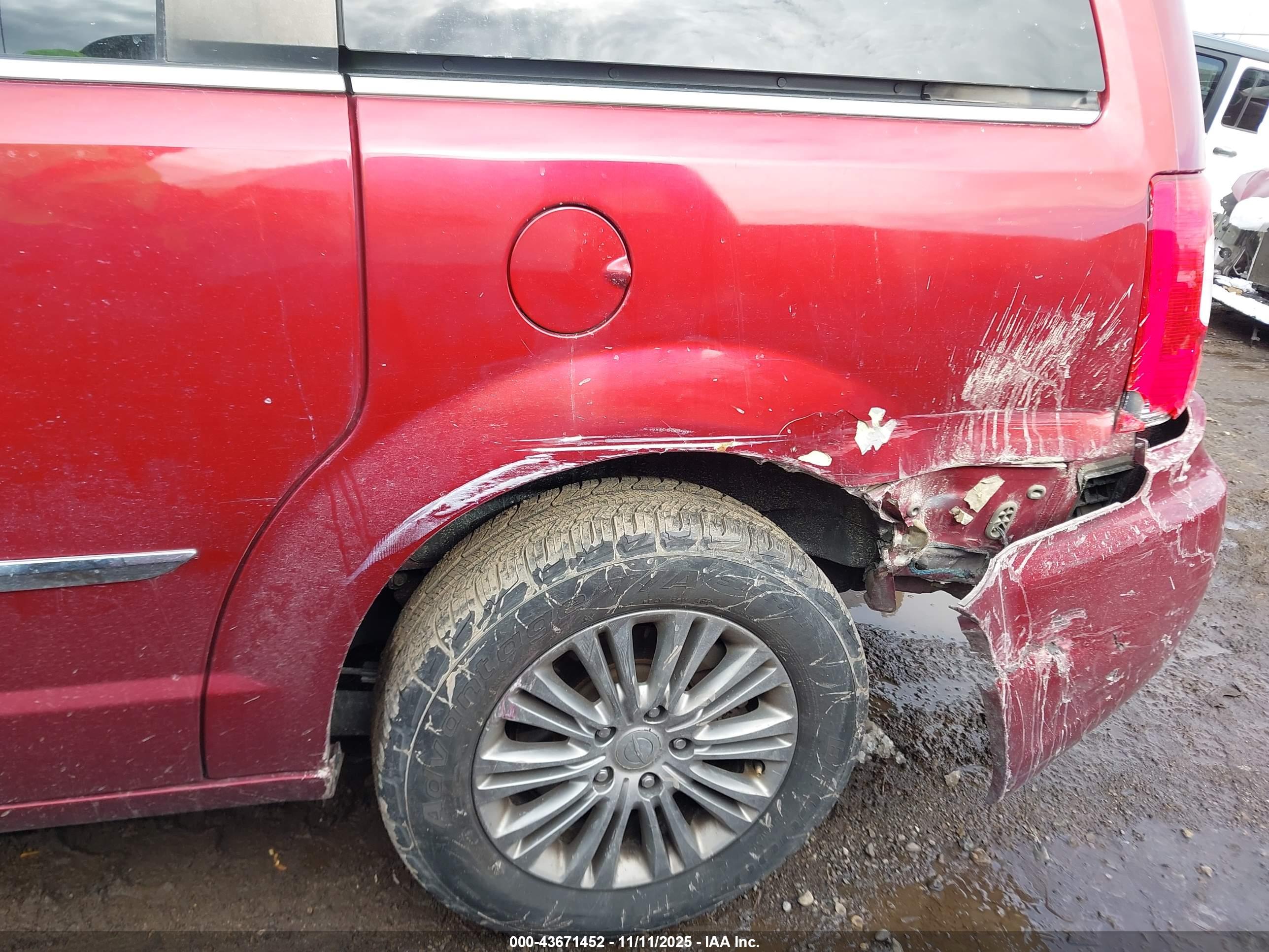 CHRYSLER TOWN image 6