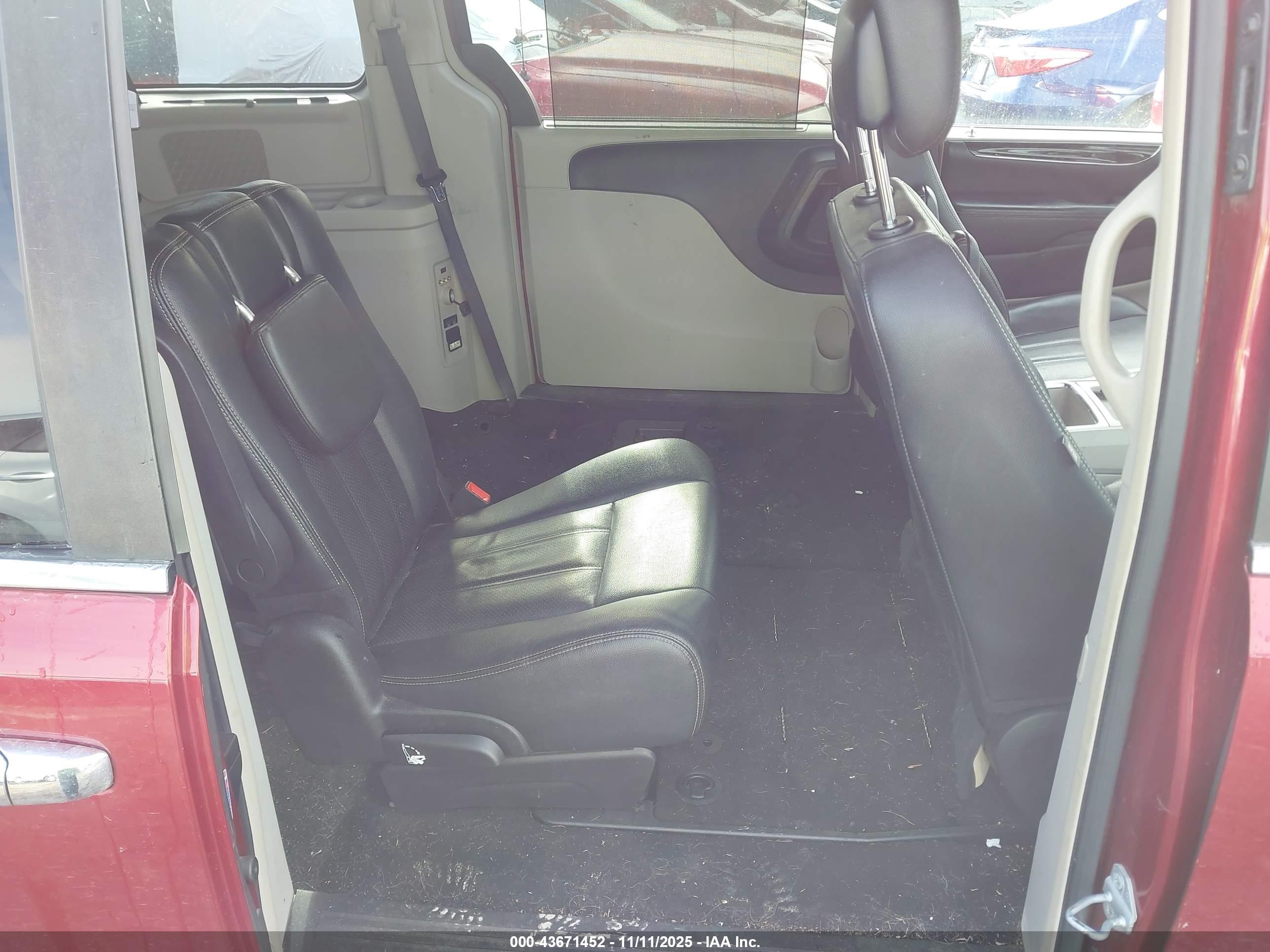 CHRYSLER TOWN image 8