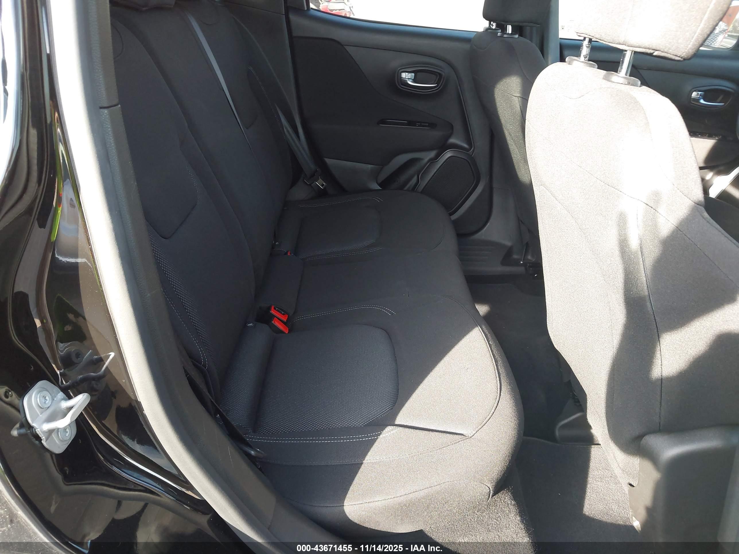 JEEP RENEGADE image 8