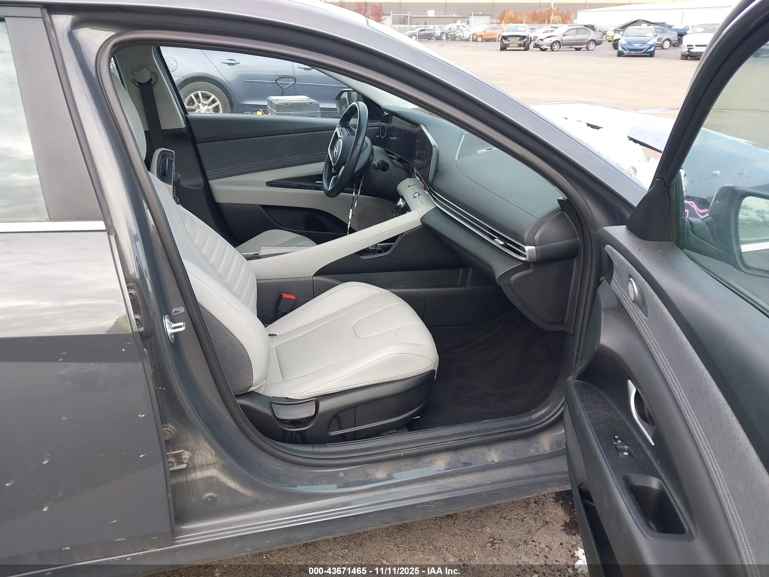 HYUNDAI ELANTRA image 5